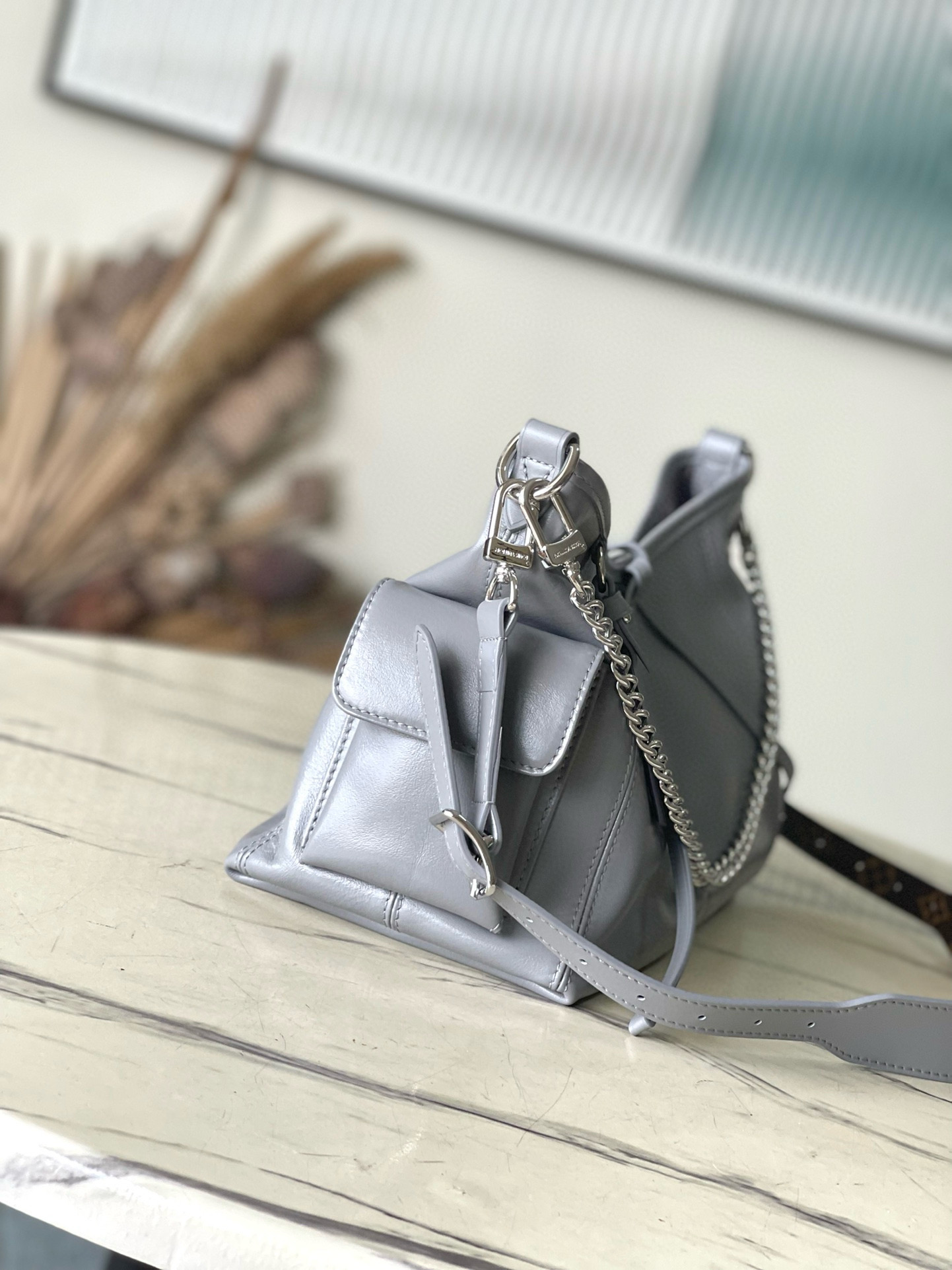 Carryall Cargo Vibe Pm Bag Gris Trianon Lambskin M12579