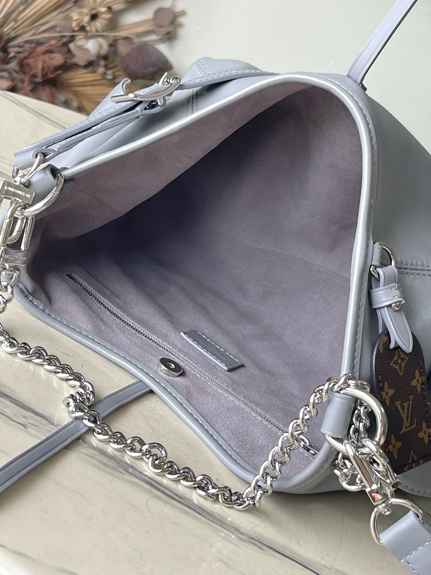Carryall Cargo Vibe Pm Bag Gris Trianon Lambskin M12579