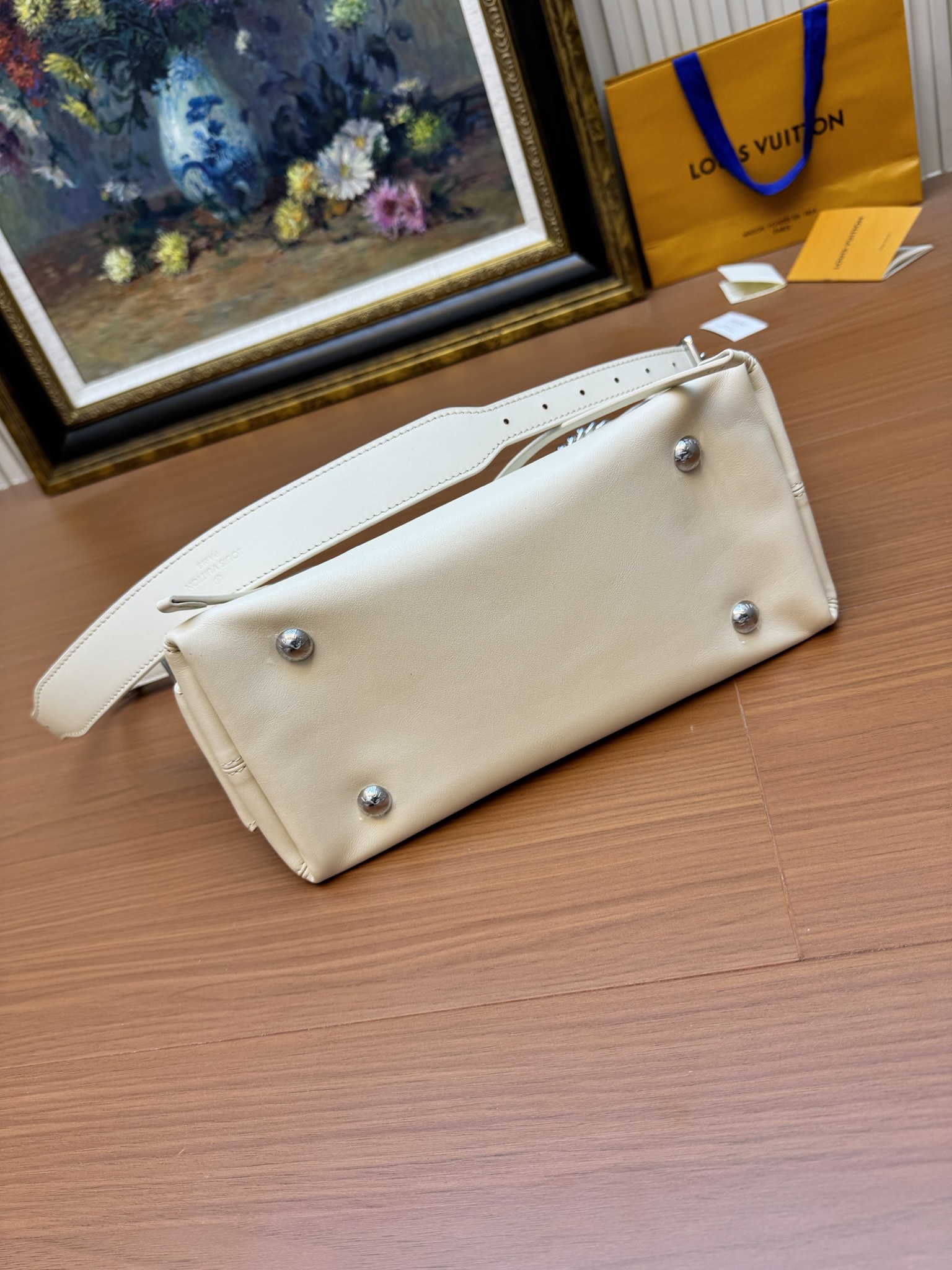 Carryall Cargo Vibe Pm Bag Vanille Lambskin M12919