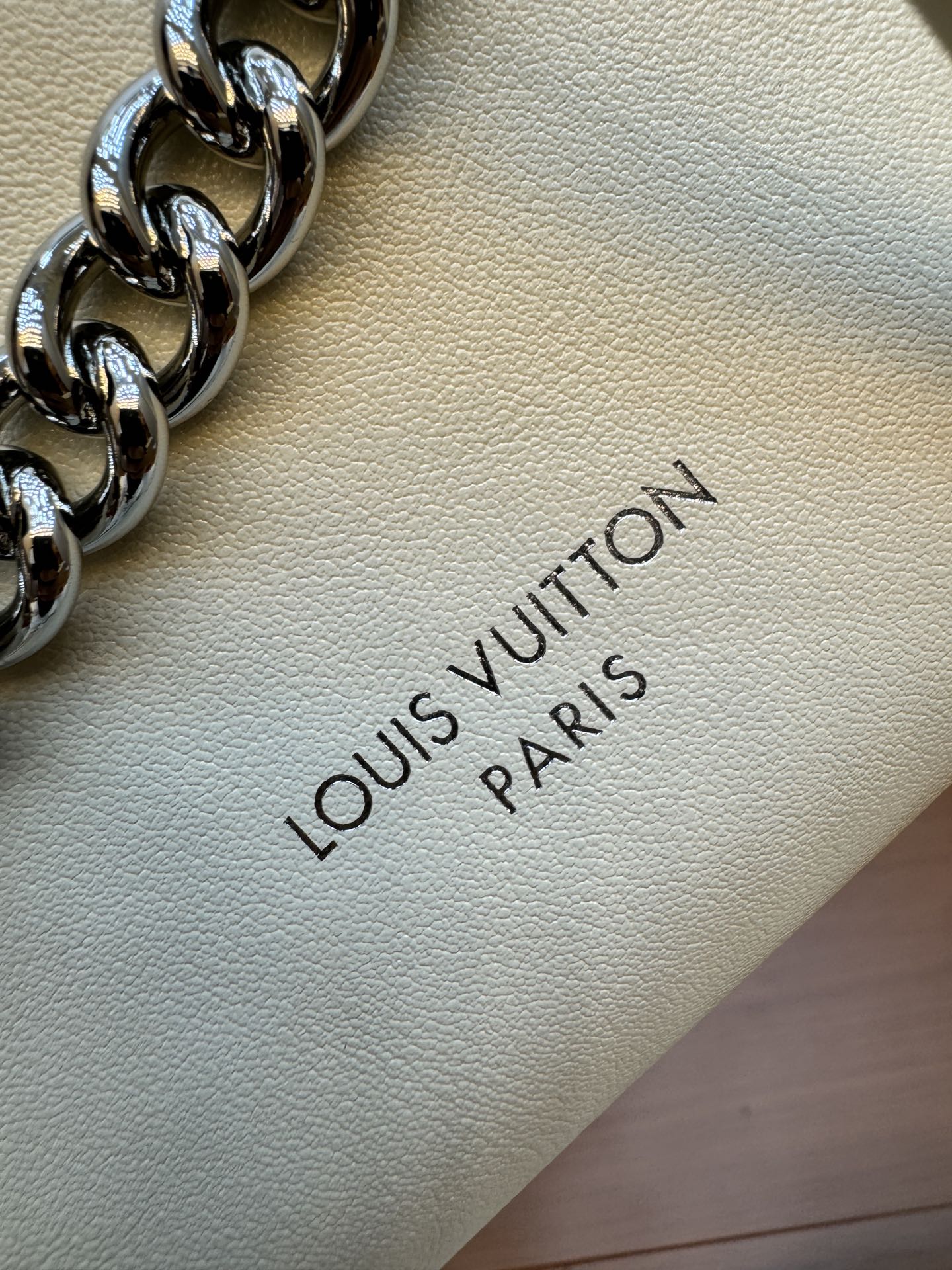 Carryall Cargo Vibe Pm Bag Vanille Lambskin M12919