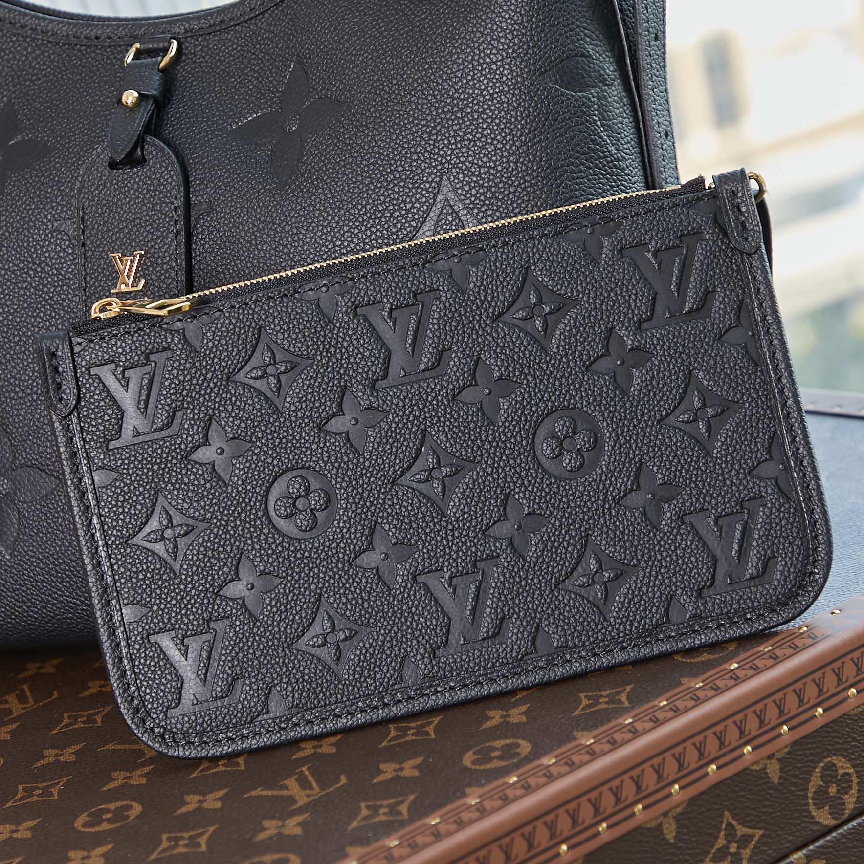 Carryall Mm Bag Black Monogram Empreinte Leather M46289