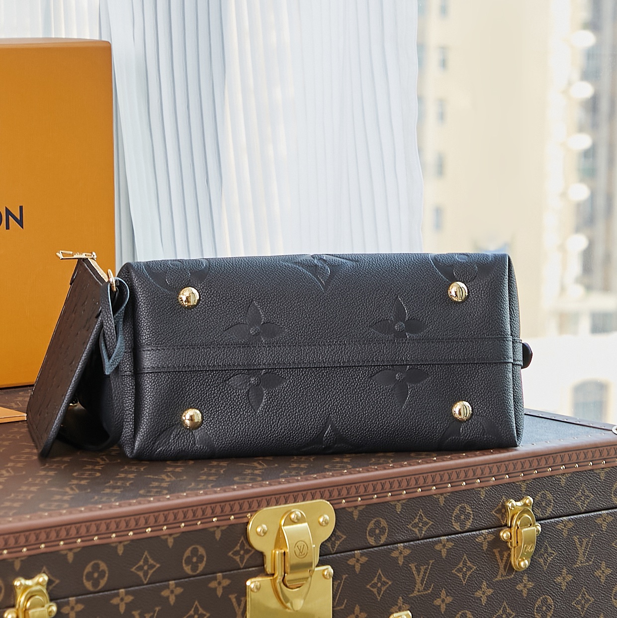 Carryall Mm Bag Black Monogram Empreinte Leather M46289