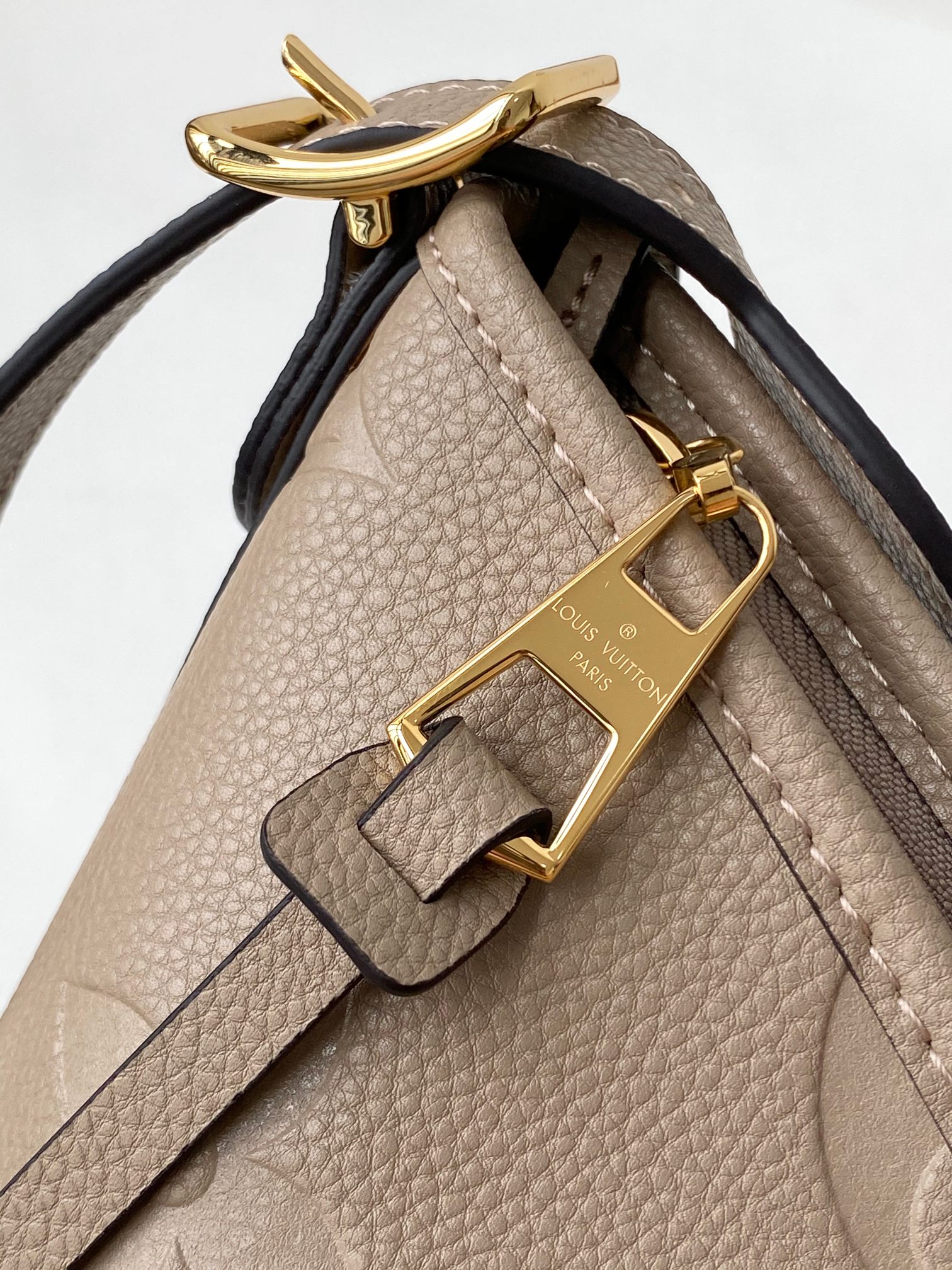 Carryall Mm Bag Turtledove Monogram Empreinte Leather M46292