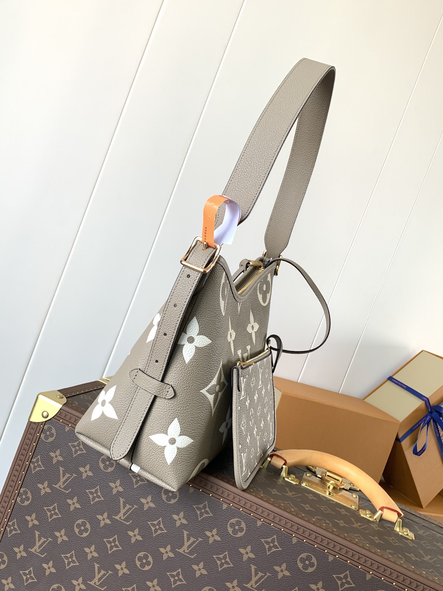 Carryall Pm Bag Bicolor Monogram Empreinte Leather Tourterelle Gray / Crème Beige M47180