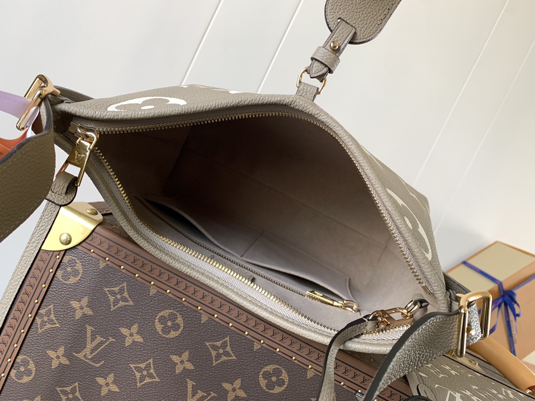 Carryall Pm Bag Bicolor Monogram Empreinte Leather Tourterelle Gray / Crème Beige M47180
