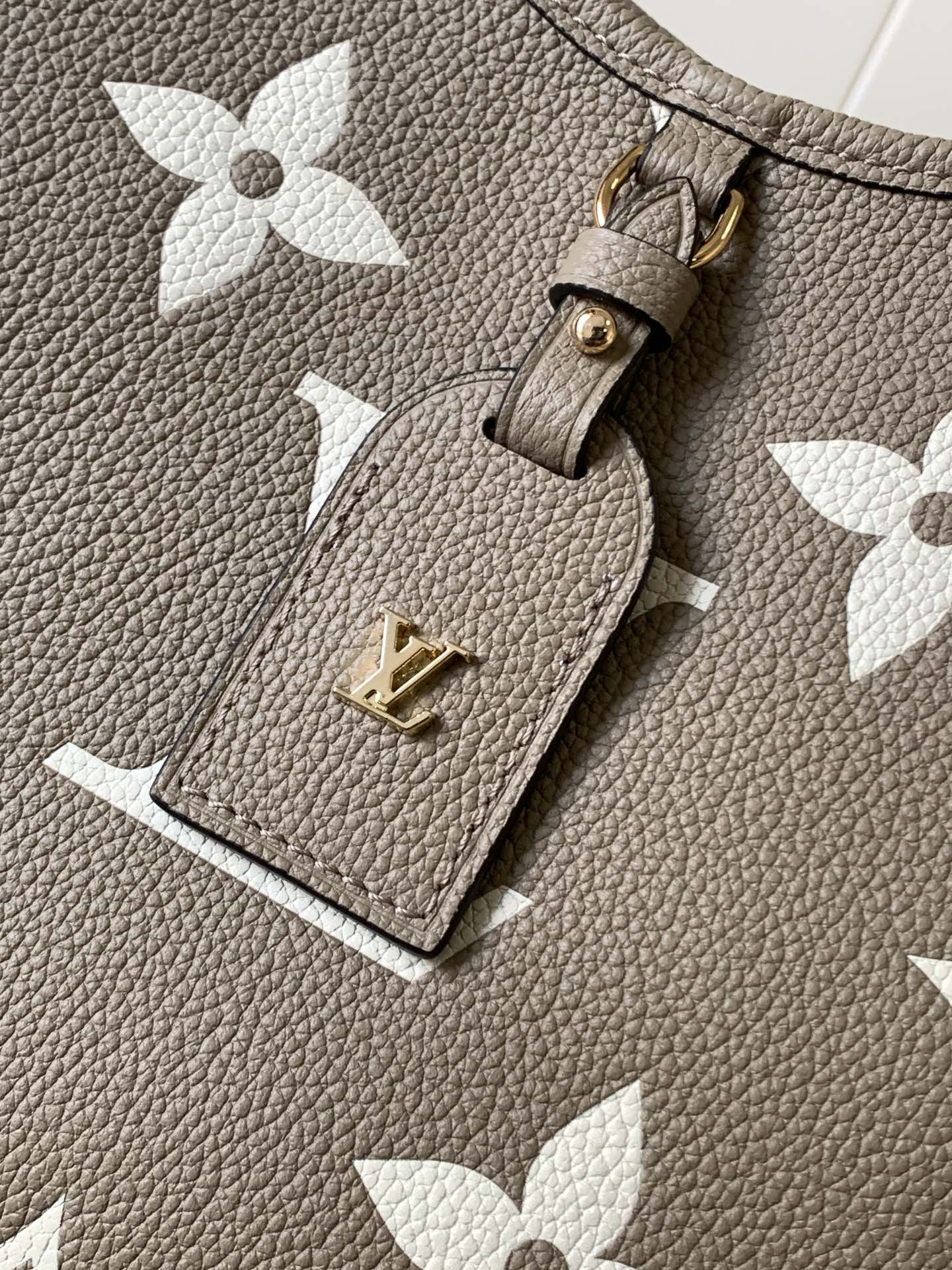 Carryall Pm Bag Bicolor Monogram Empreinte Leather Tourterelle Gray / Crème Beige M47180