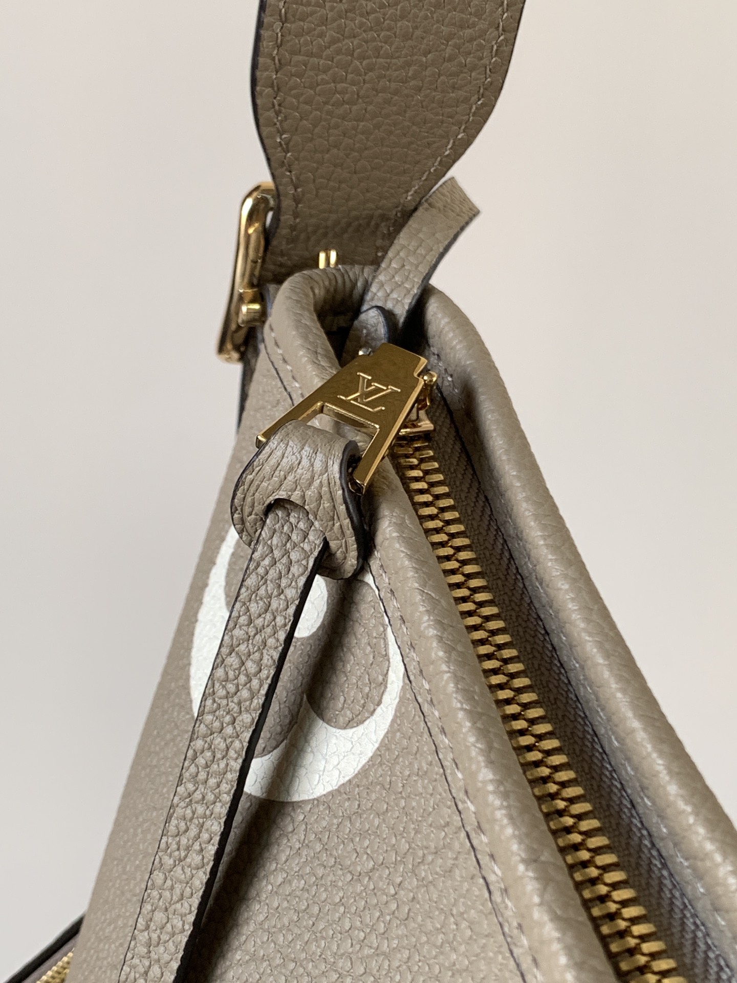 Carryall Pm Bag Bicolor Monogram Empreinte Leather Tourterelle Gray / Crème Beige M47180