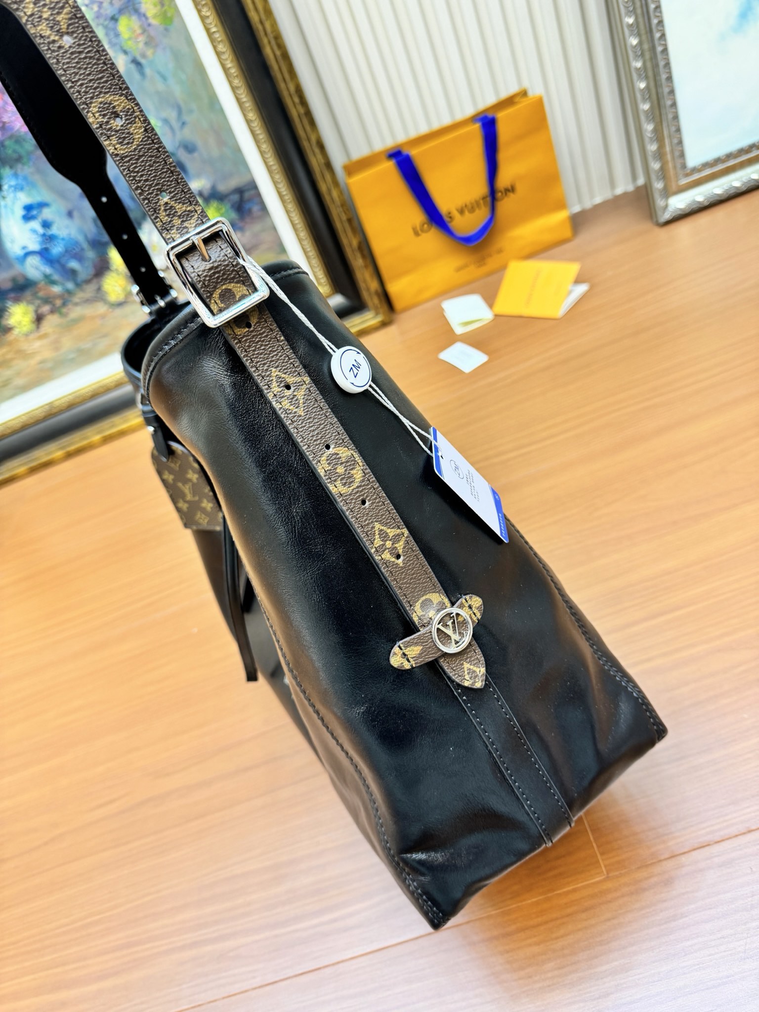 Carryall Vibe Mm Bag Black Lambskin M25143