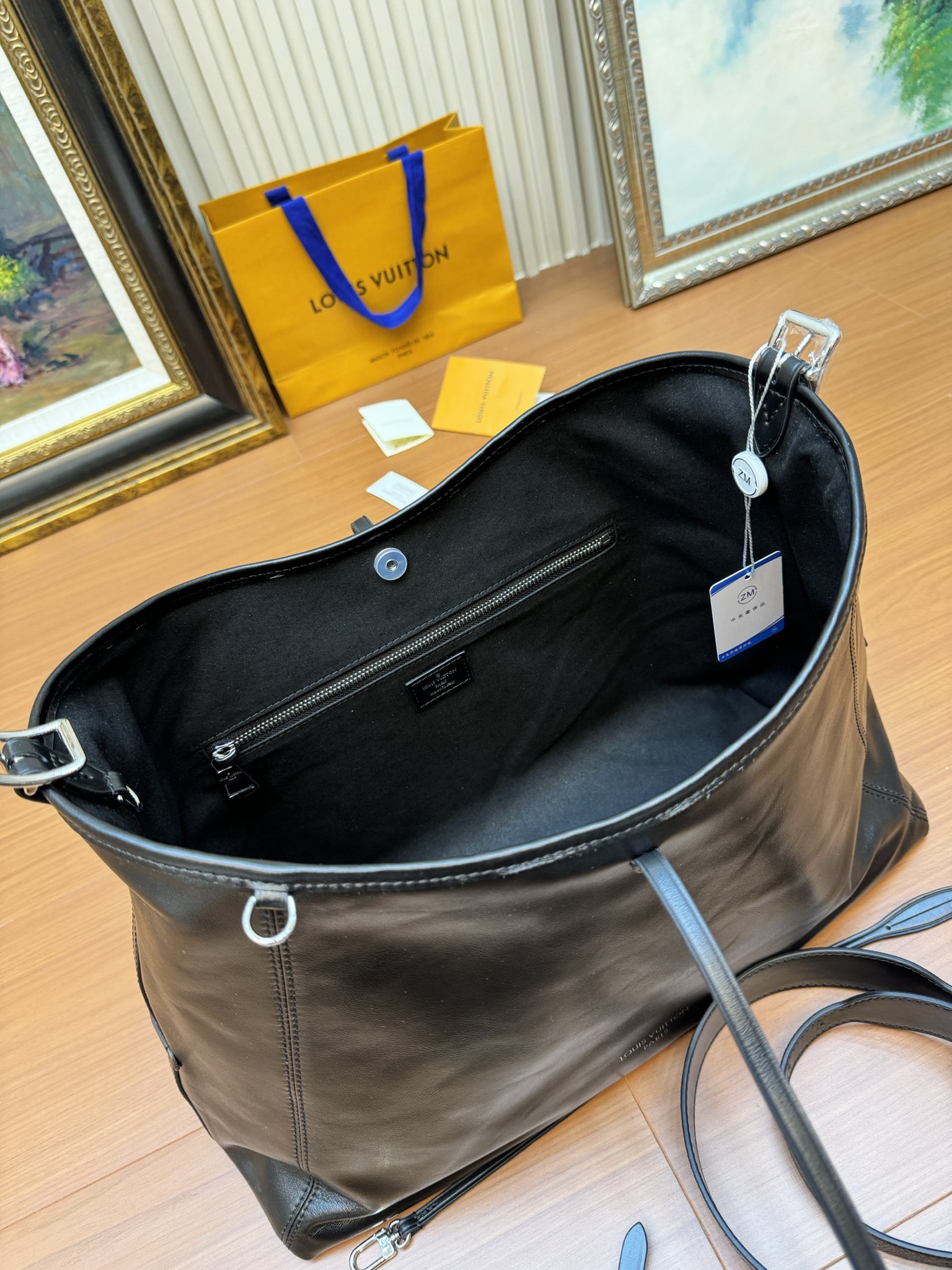 Carryall Vibe Mm Bag Black Lambskin M25143