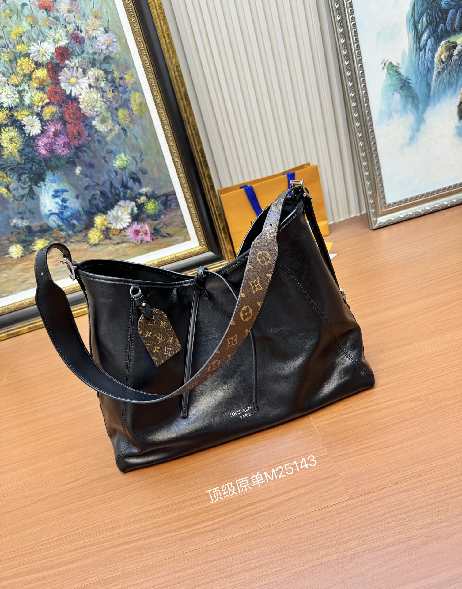 Carryall Vibe Mm Bag Black Lambskin M25143