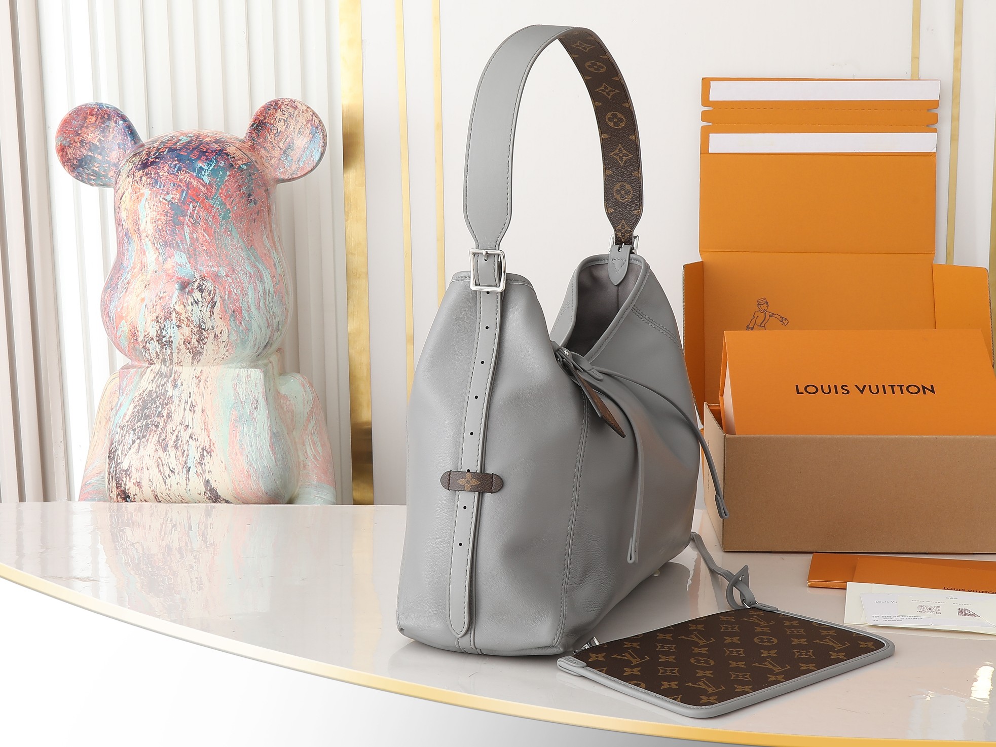 Carryall Vibe Mm Bag Gris Trianon Lambskin M12583
