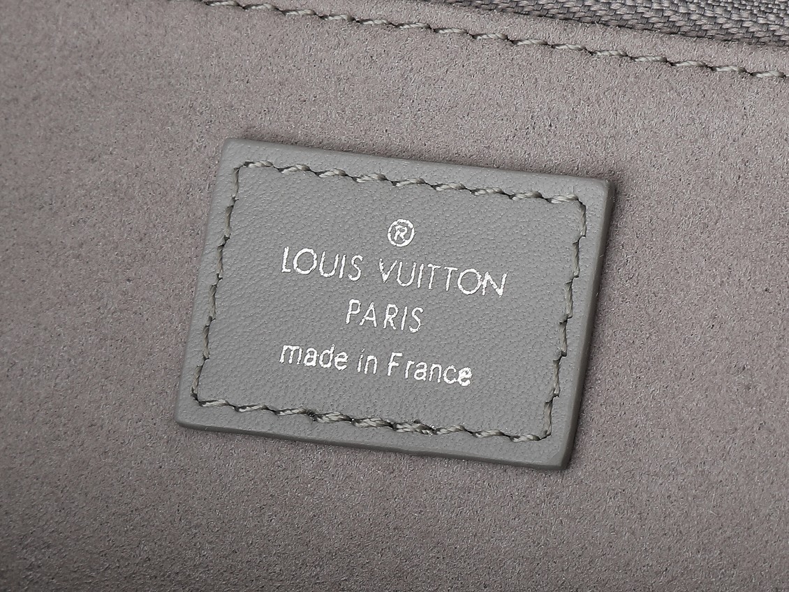 Carryall Vibe Mm Bag Gris Trianon Lambskin M12583