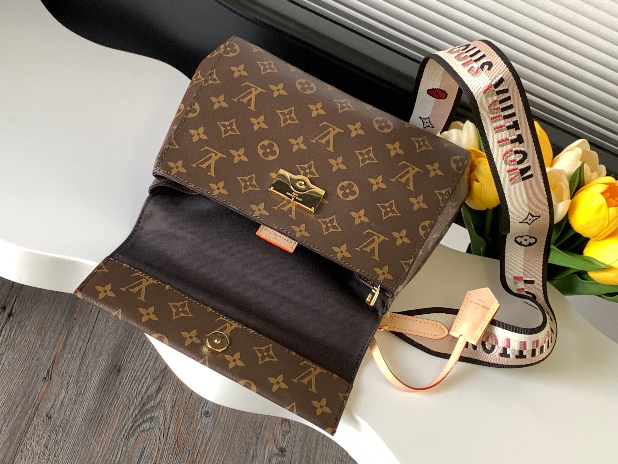 Cluny Bb Handbags Monogram Black M46055