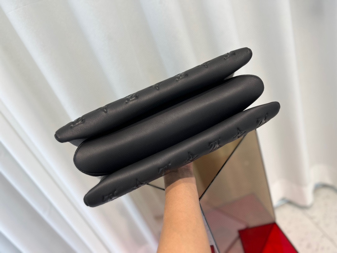 Coussin Mm Bag Black Lambskin M23057