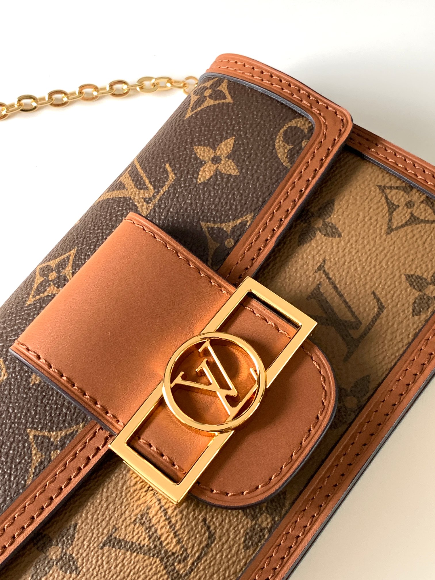 Dauphine Chain Wallet Monogram Reverse M68746