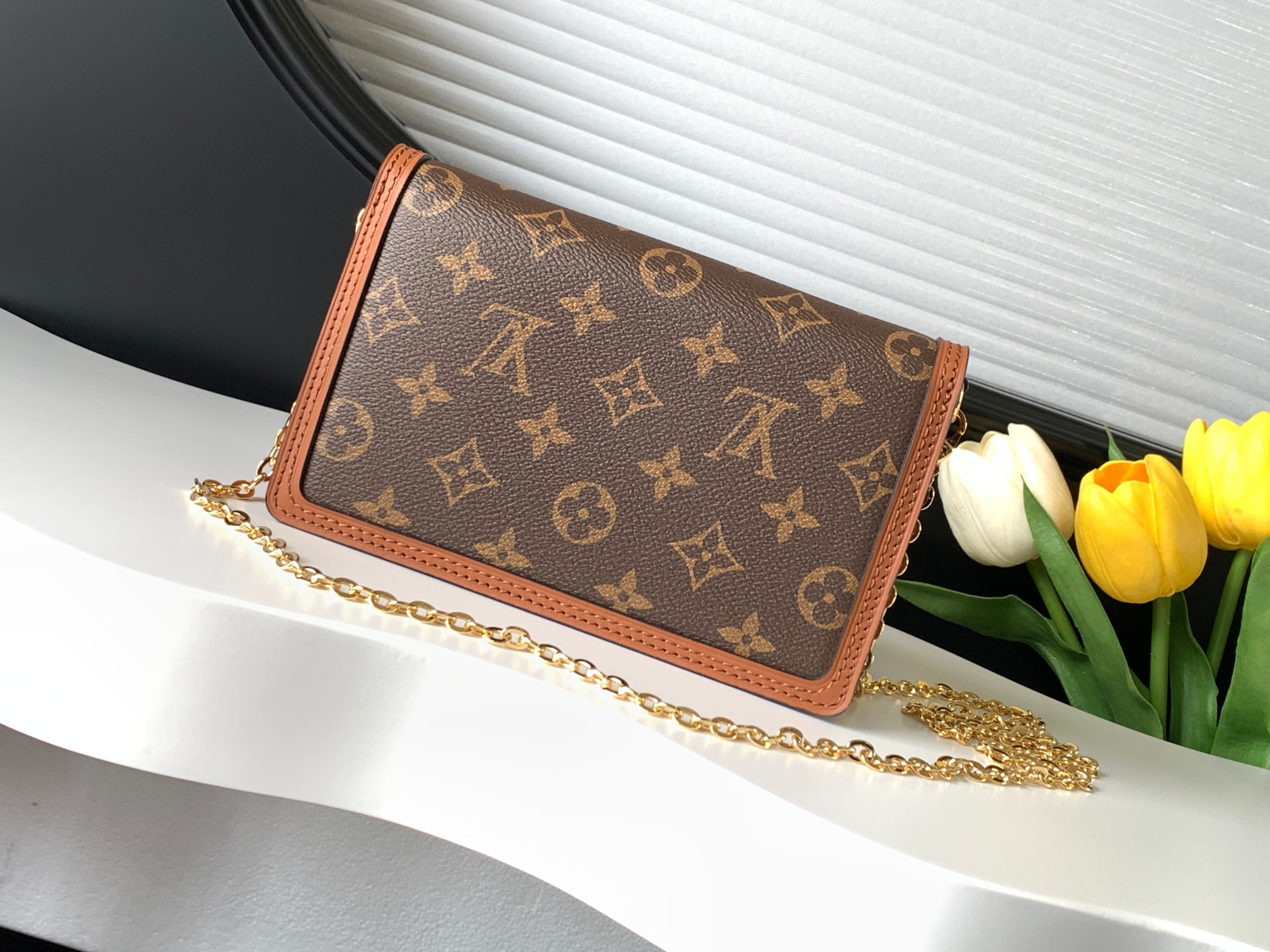 Dauphine Chain Wallet Monogram Reverse M68746
