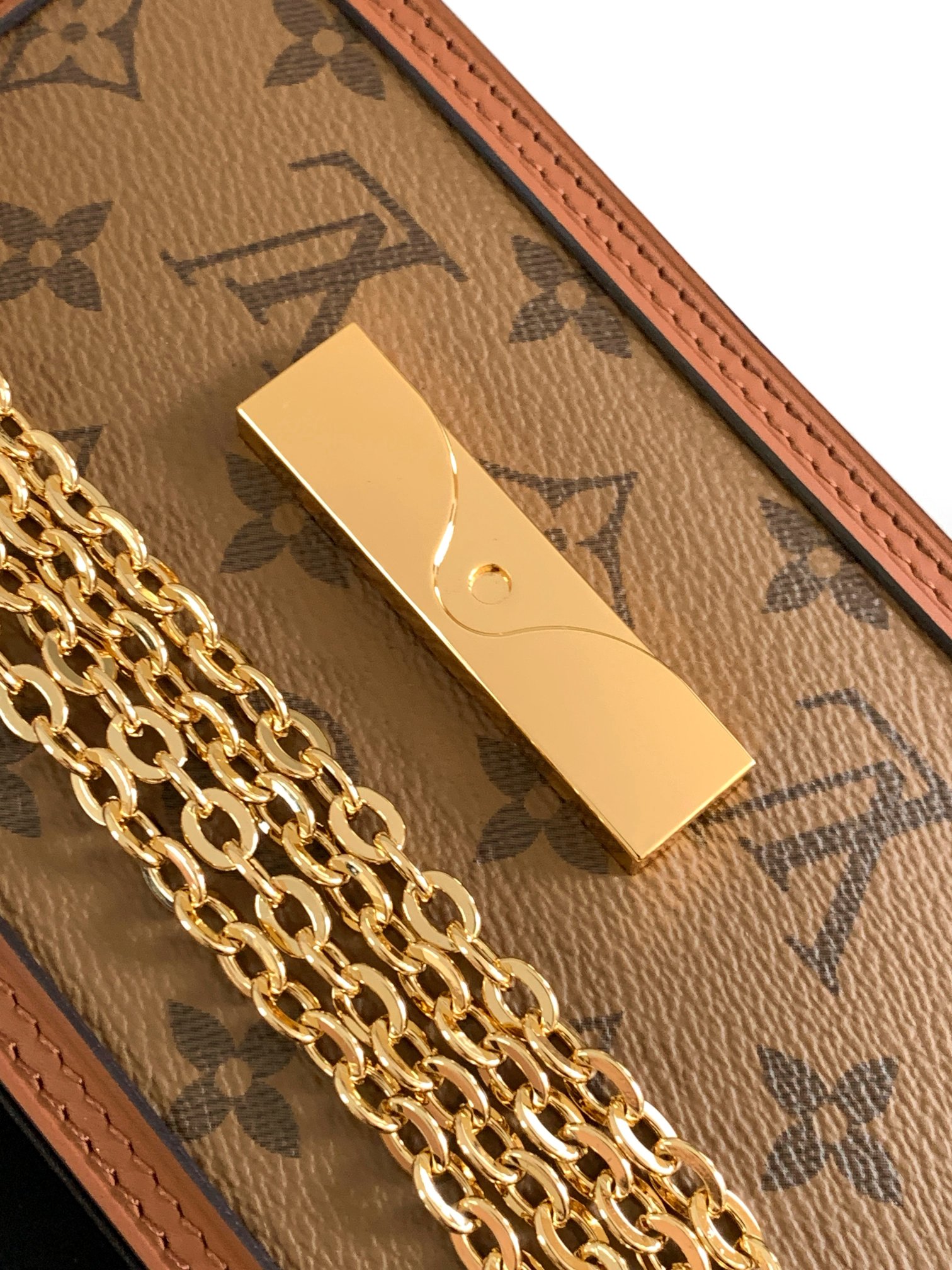 Dauphine Chain Wallet Monogram Reverse M68746