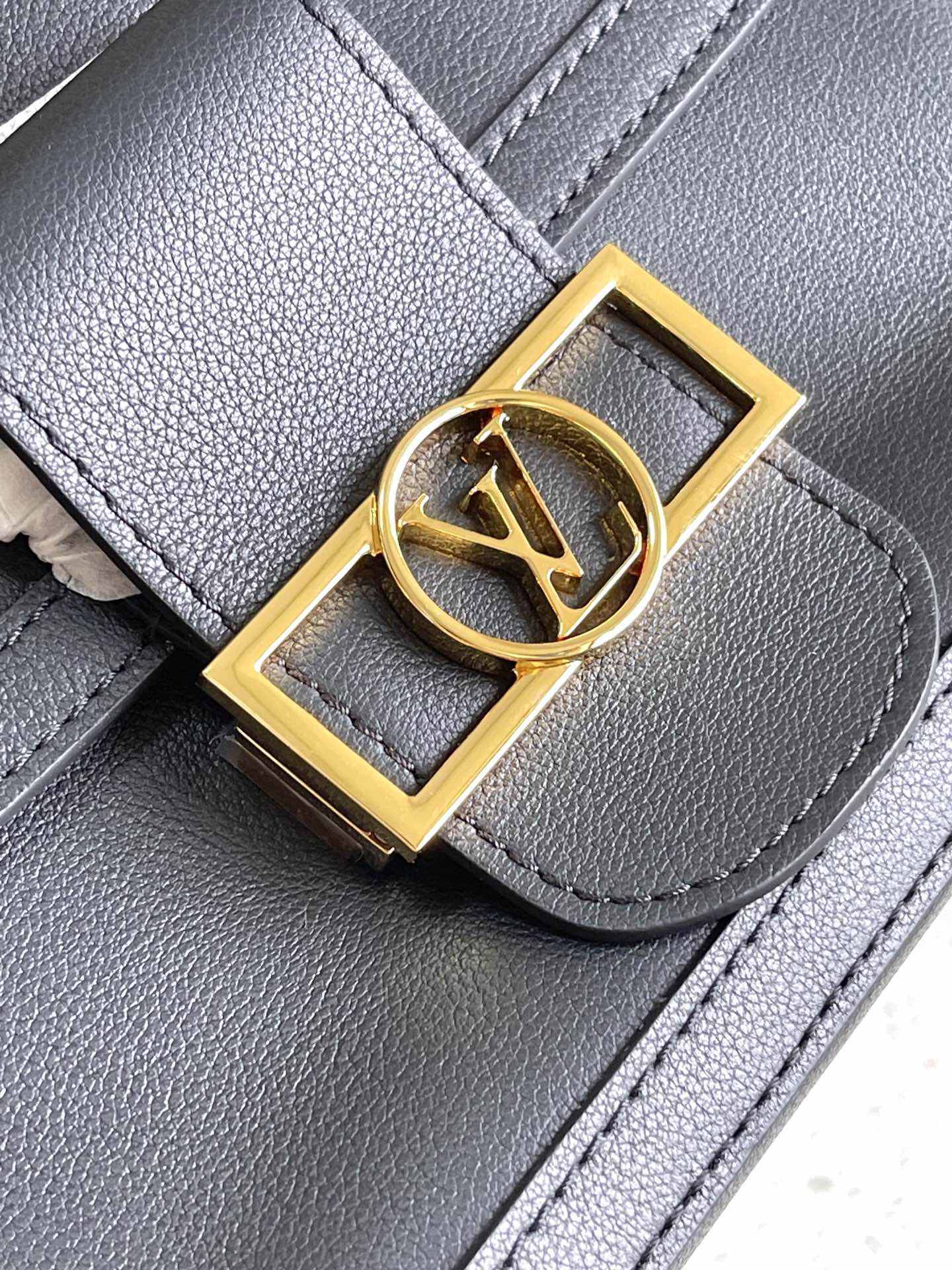 Dauphine Soft Mm Shoulder Bag Black Calfskin M25209