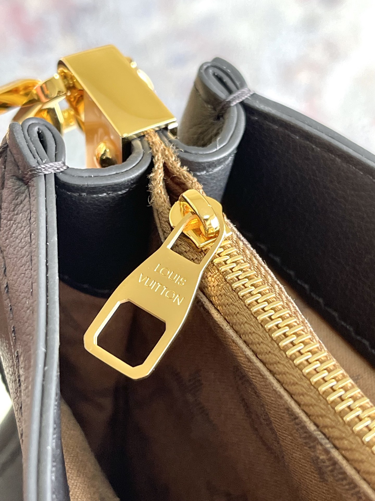 Dauphine Soft Mm Shoulder Bag Black Calfskin M25209