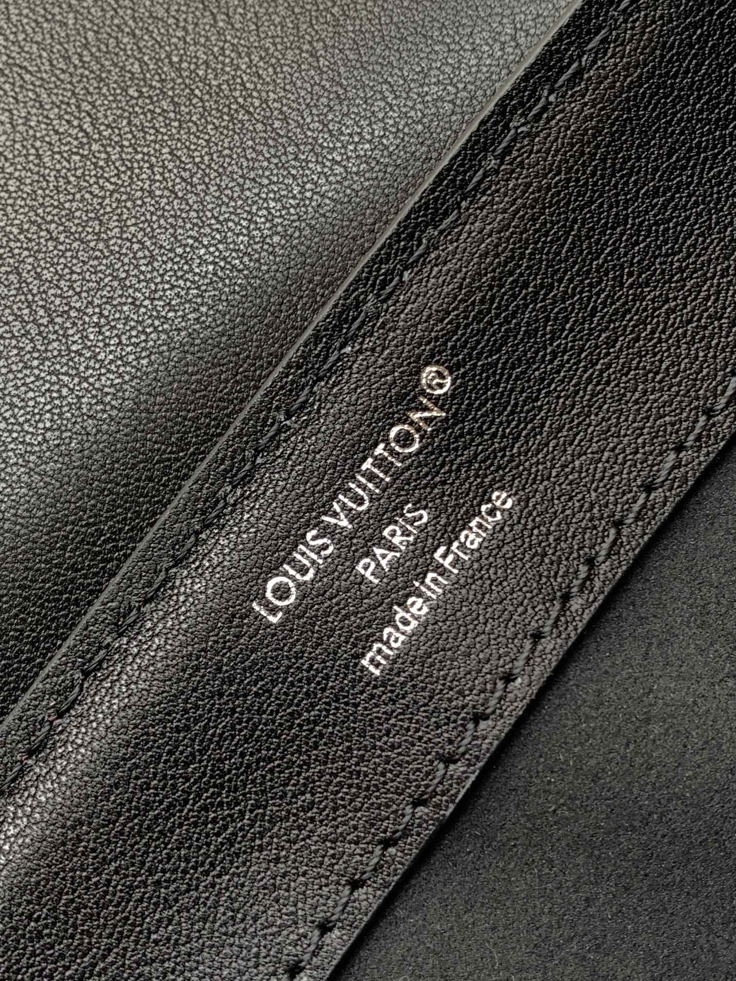 Dauphine Soft Vibe Mm Shoulder Bag Black Lamb Leather M13450
