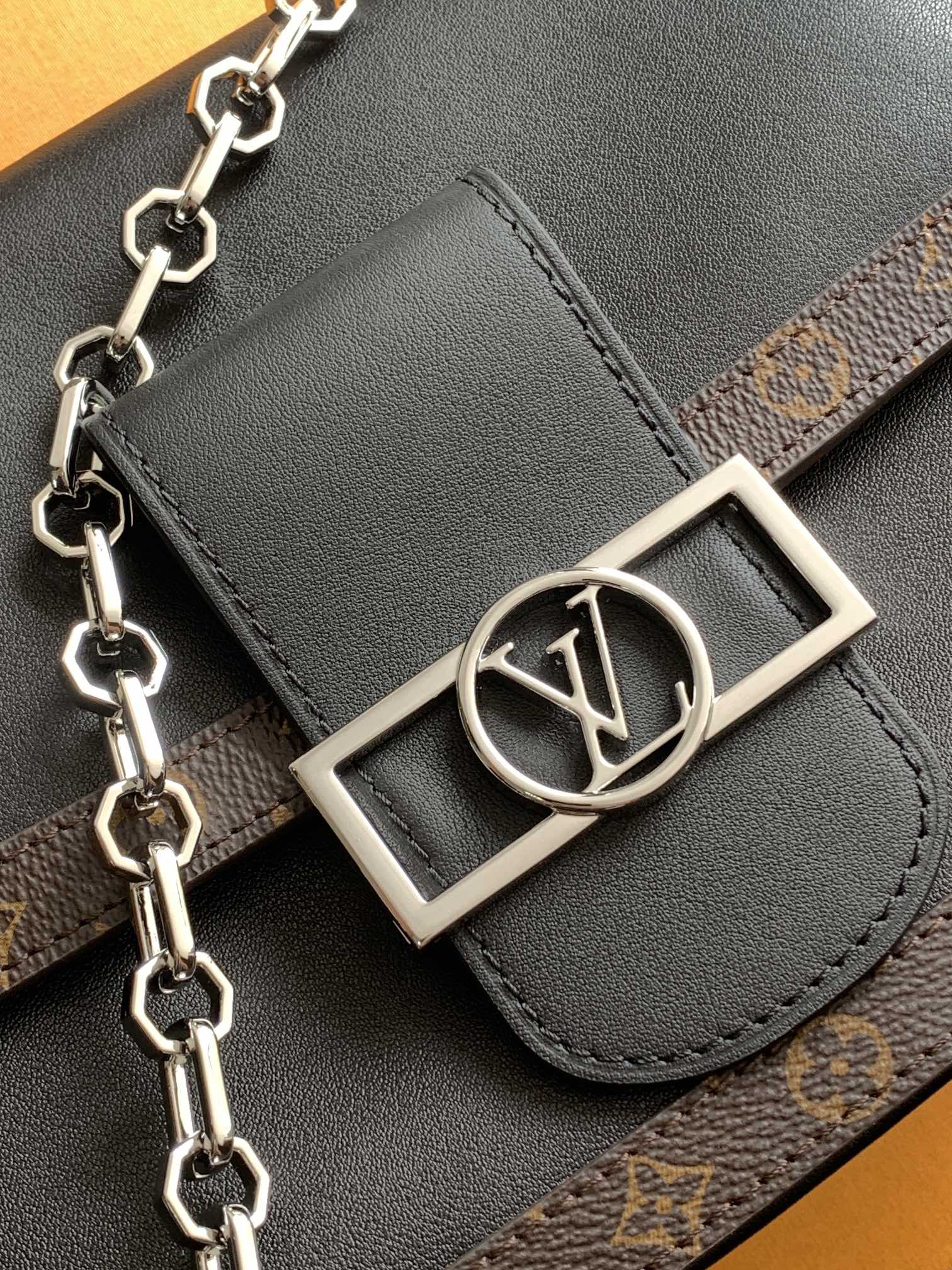 Dauphine Soft Vibe Mm Shoulder Bag Black Lamb Leather M13450