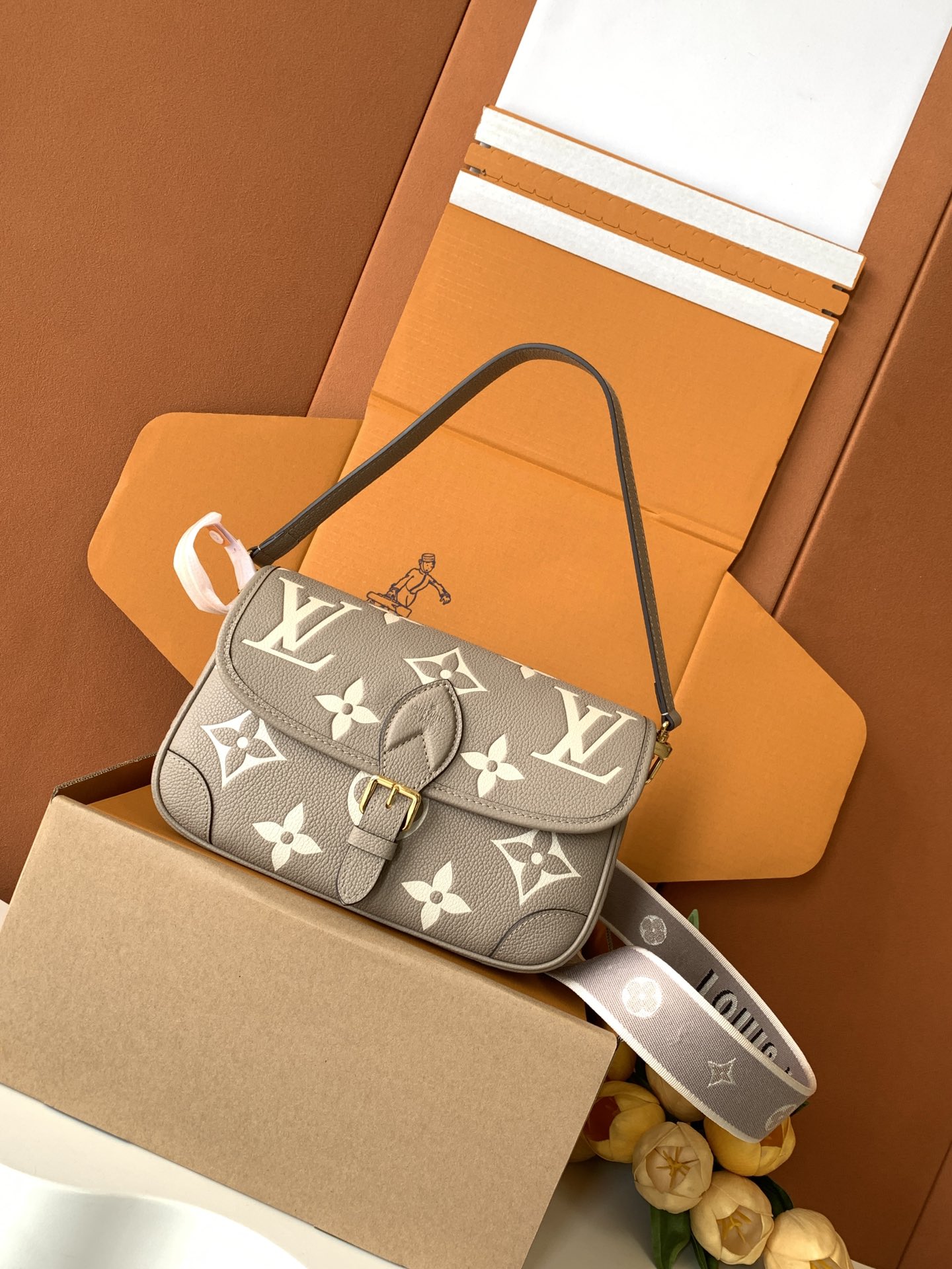 Diane Bicolor Monogram Empreinte Leather Bag Tourterelle Beige/Cream M46583