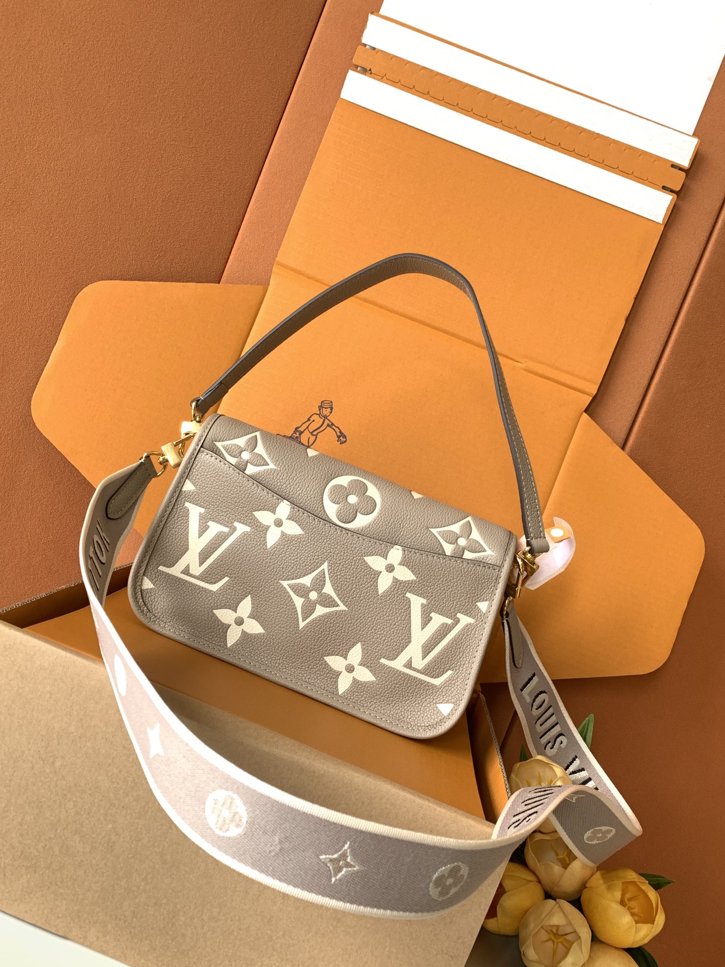 Diane Bicolor Monogram Empreinte Leather Bag Tourterelle Beige/Cream M46583