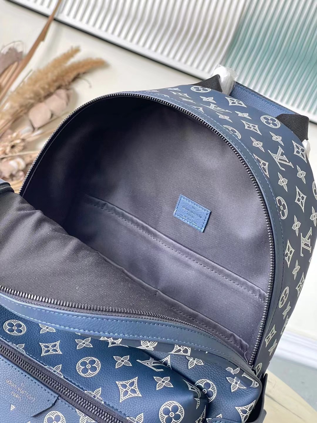 Discovery Backpack Pm Calf Leather Anthracite Gray M46557