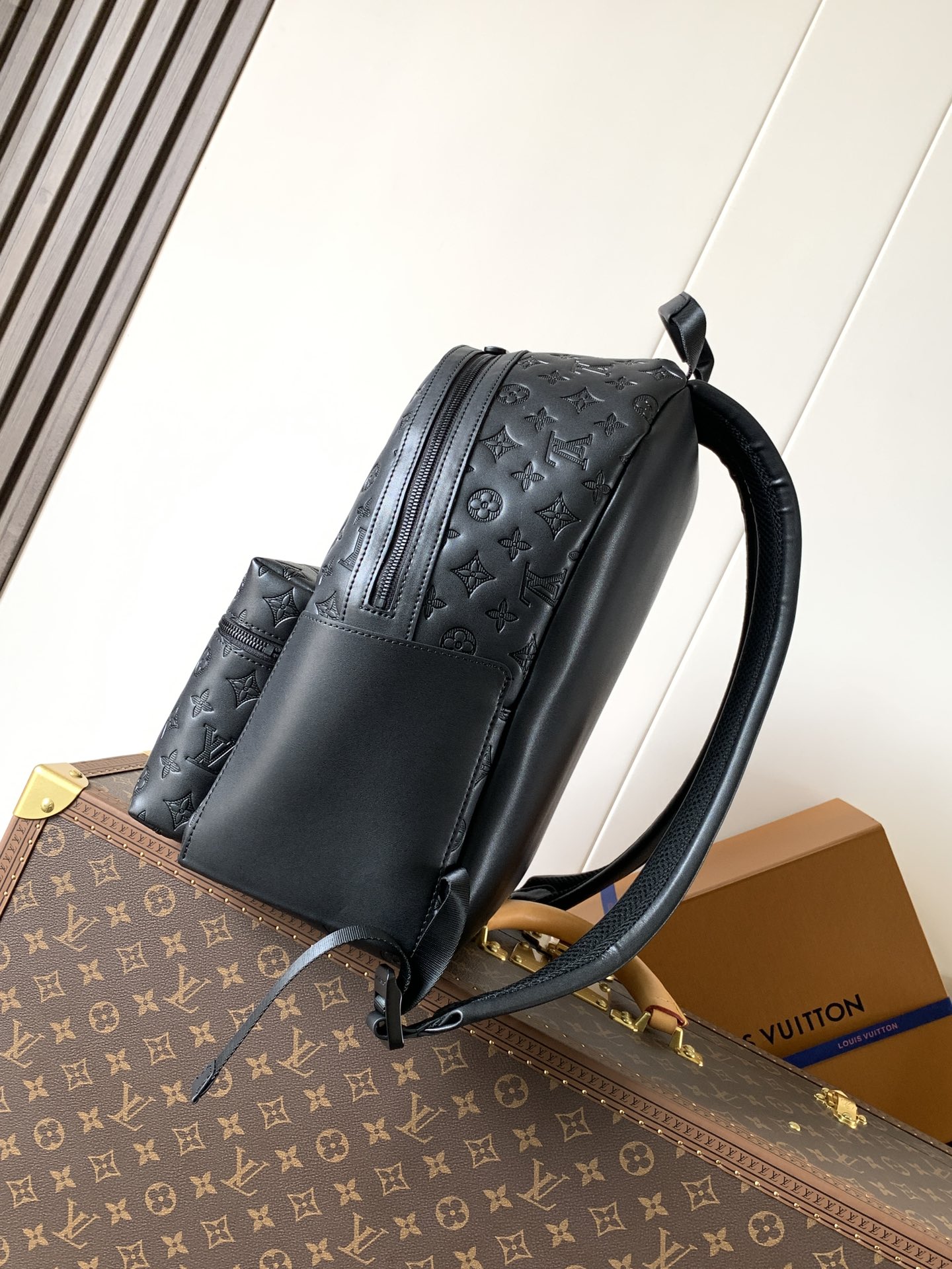 Discovery Backpack Pm Monogram Calf Leather Black M46553