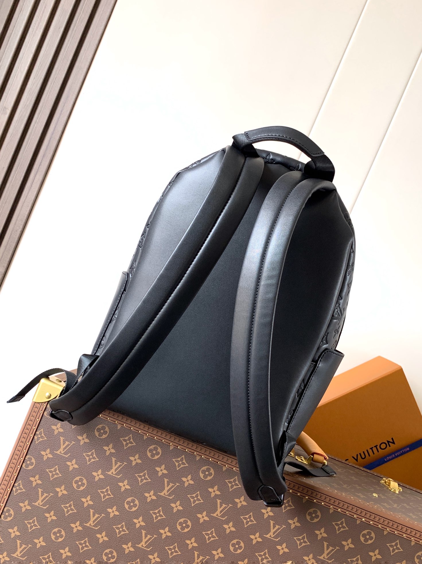 Discovery Backpack Pm Monogram Calf Leather Black M46553