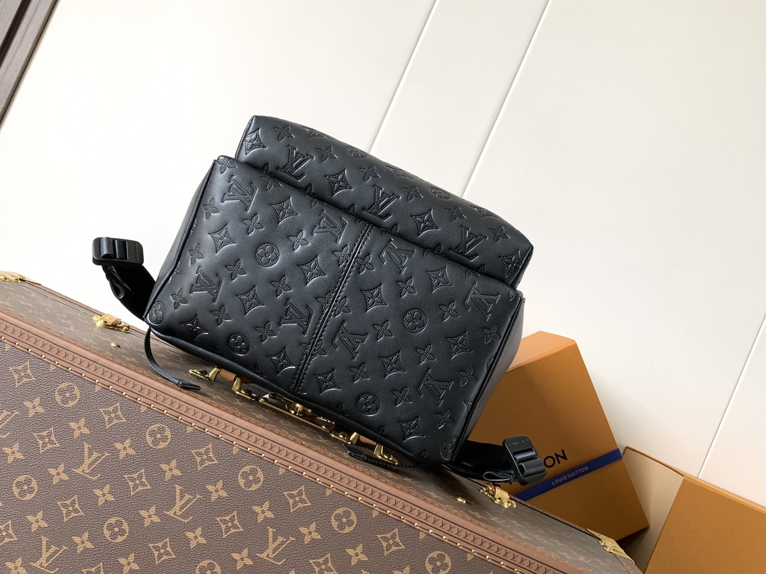 Discovery Backpack Pm Monogram Calf Leather Black M46553