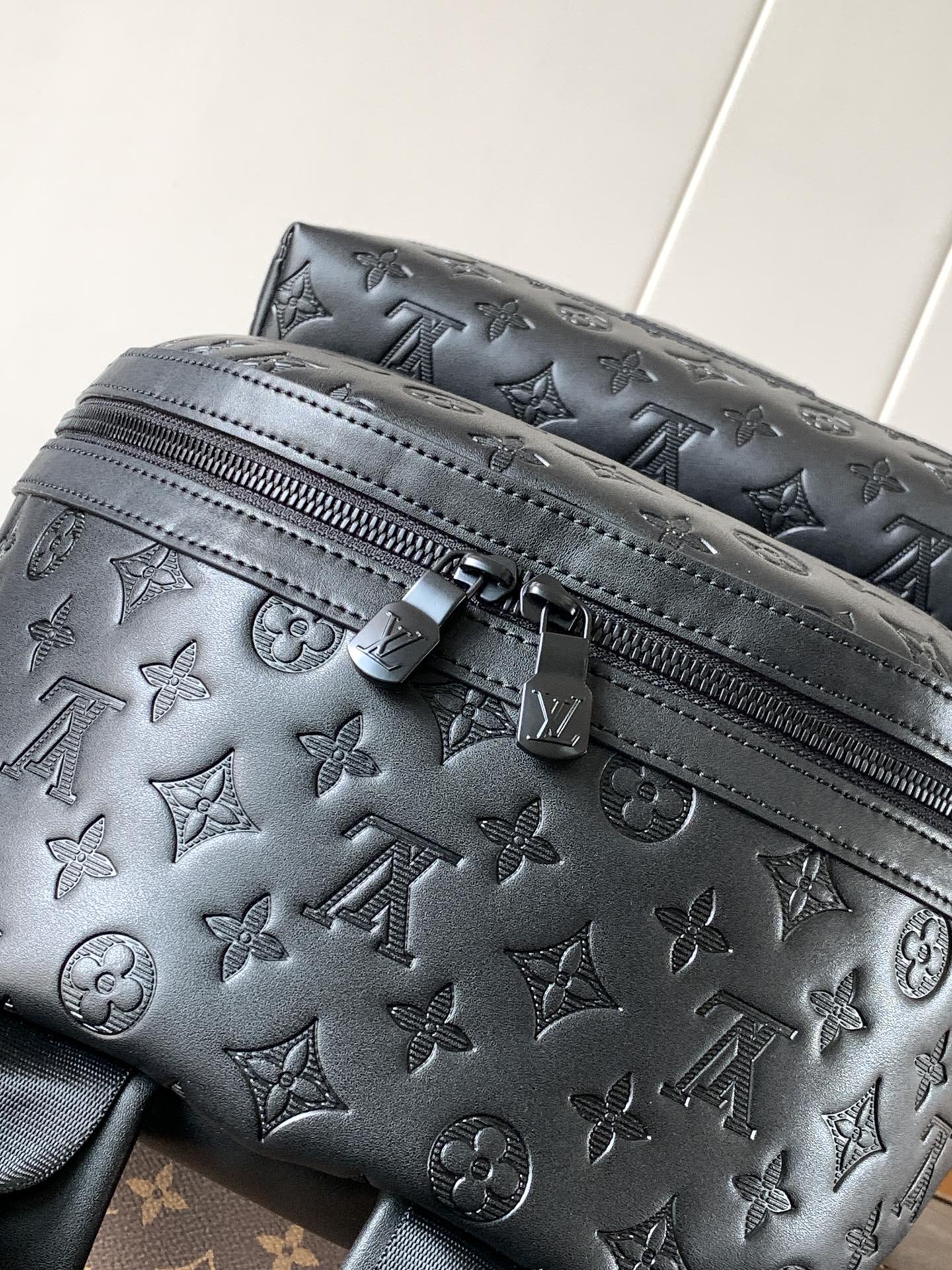 Discovery Backpack Pm Monogram Calf Leather Black M46553