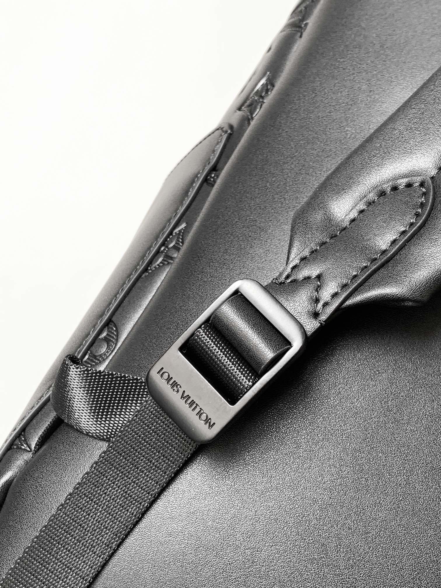Discovery Backpack Pm Monogram Calf Leather Black M46553