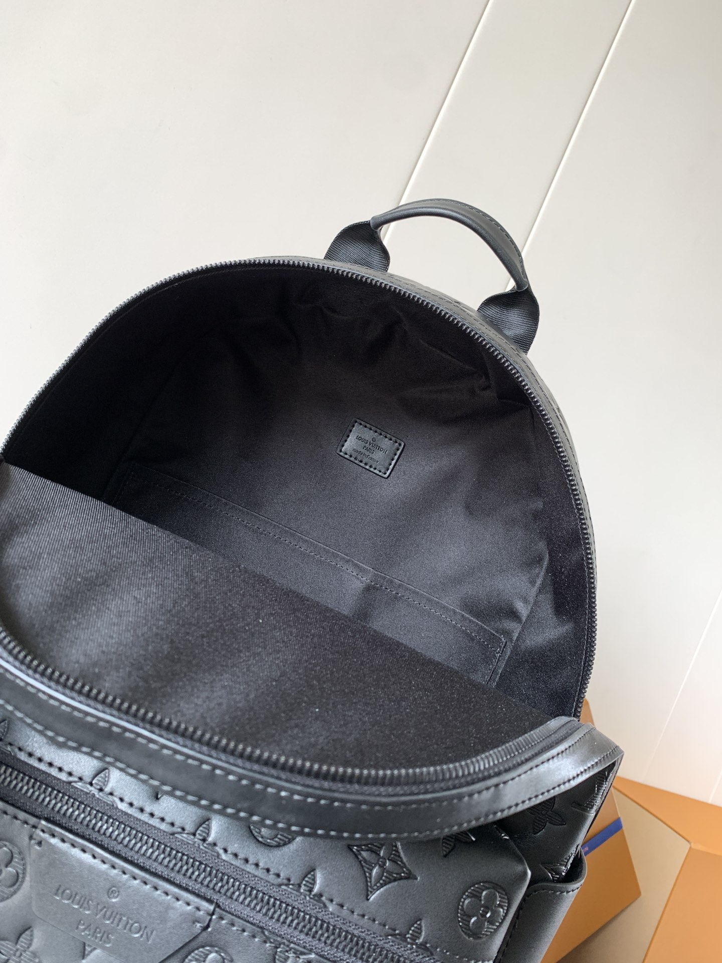 Discovery Backpack Pm Monogram Calf Leather Black M46553