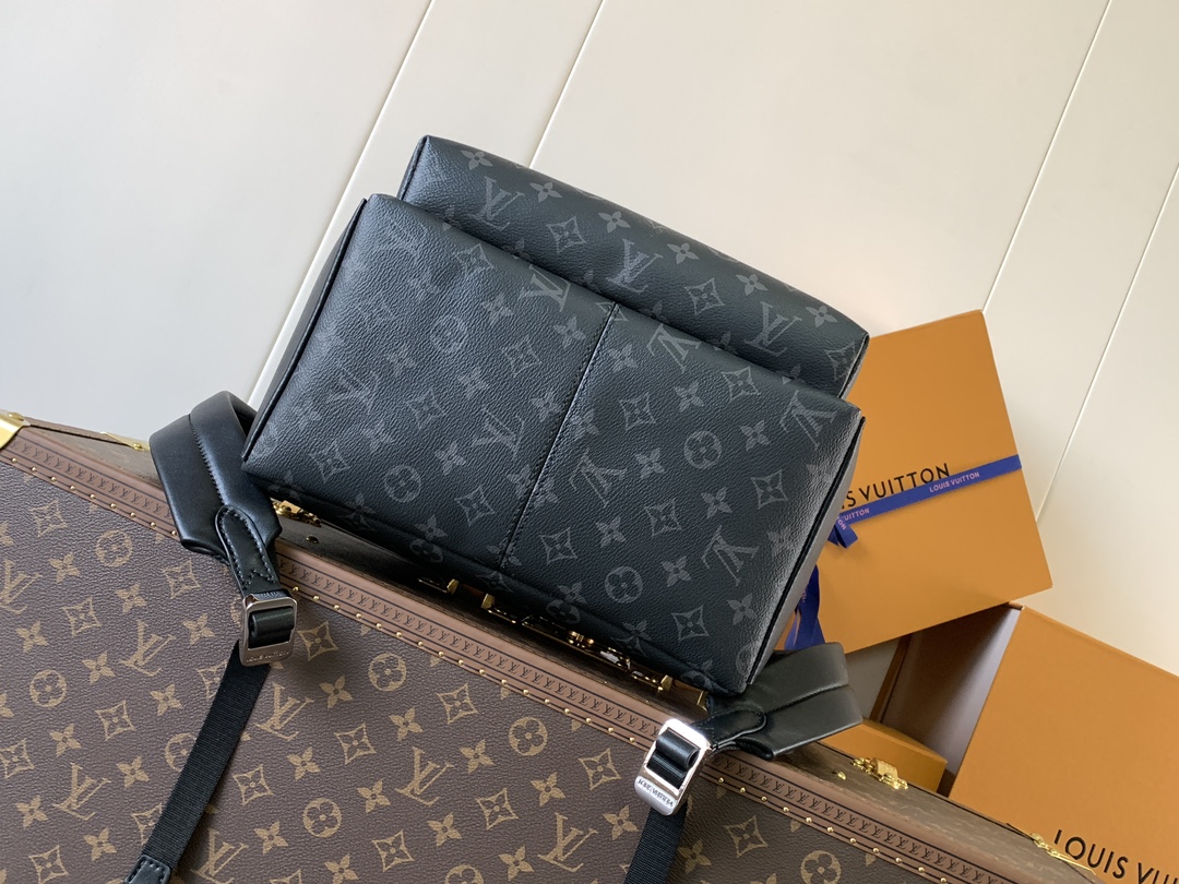 Discovery Backpack Pm Monogram Eclipse M22558