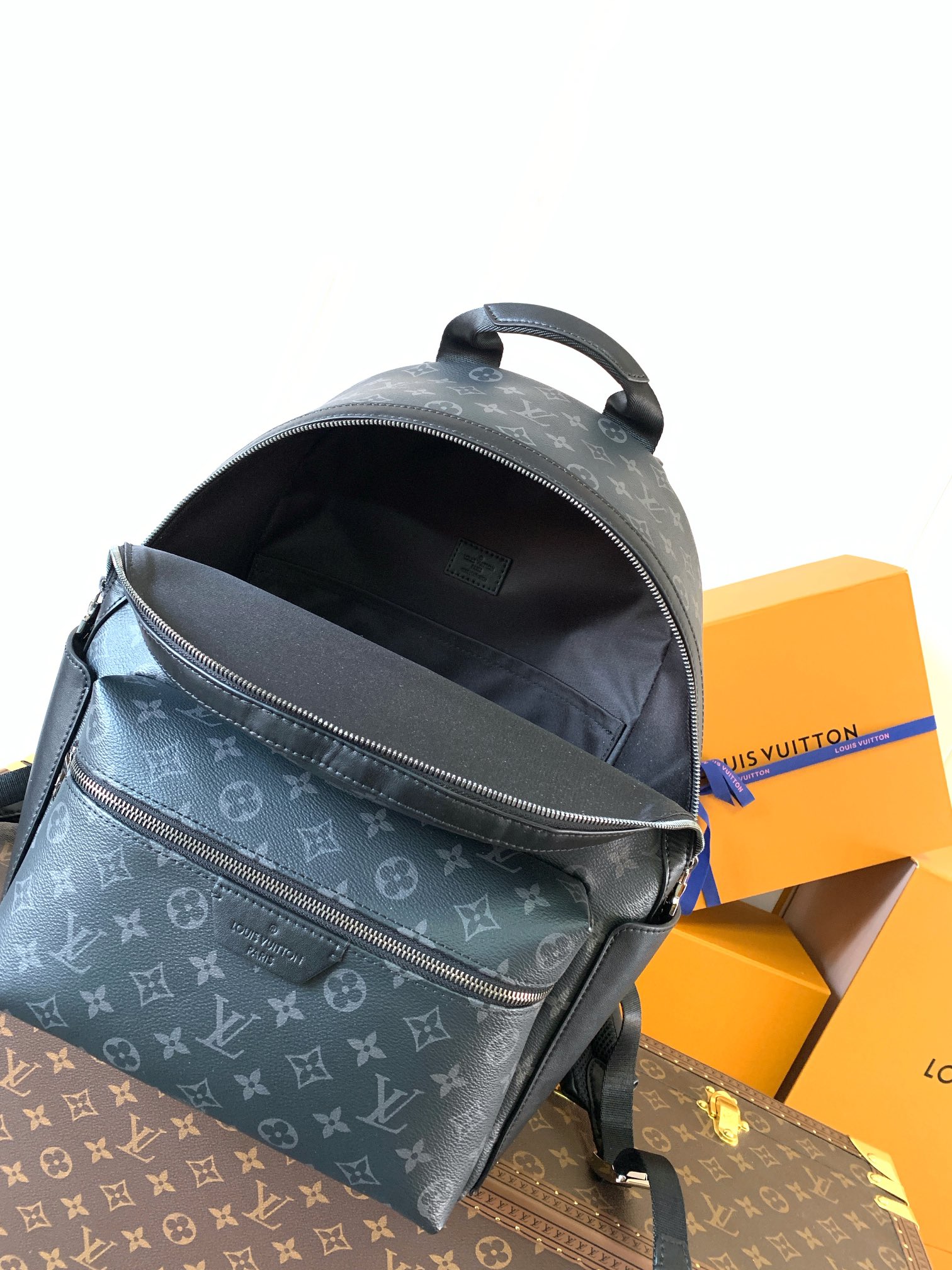 Discovery Backpack Pm Monogram Eclipse M22558