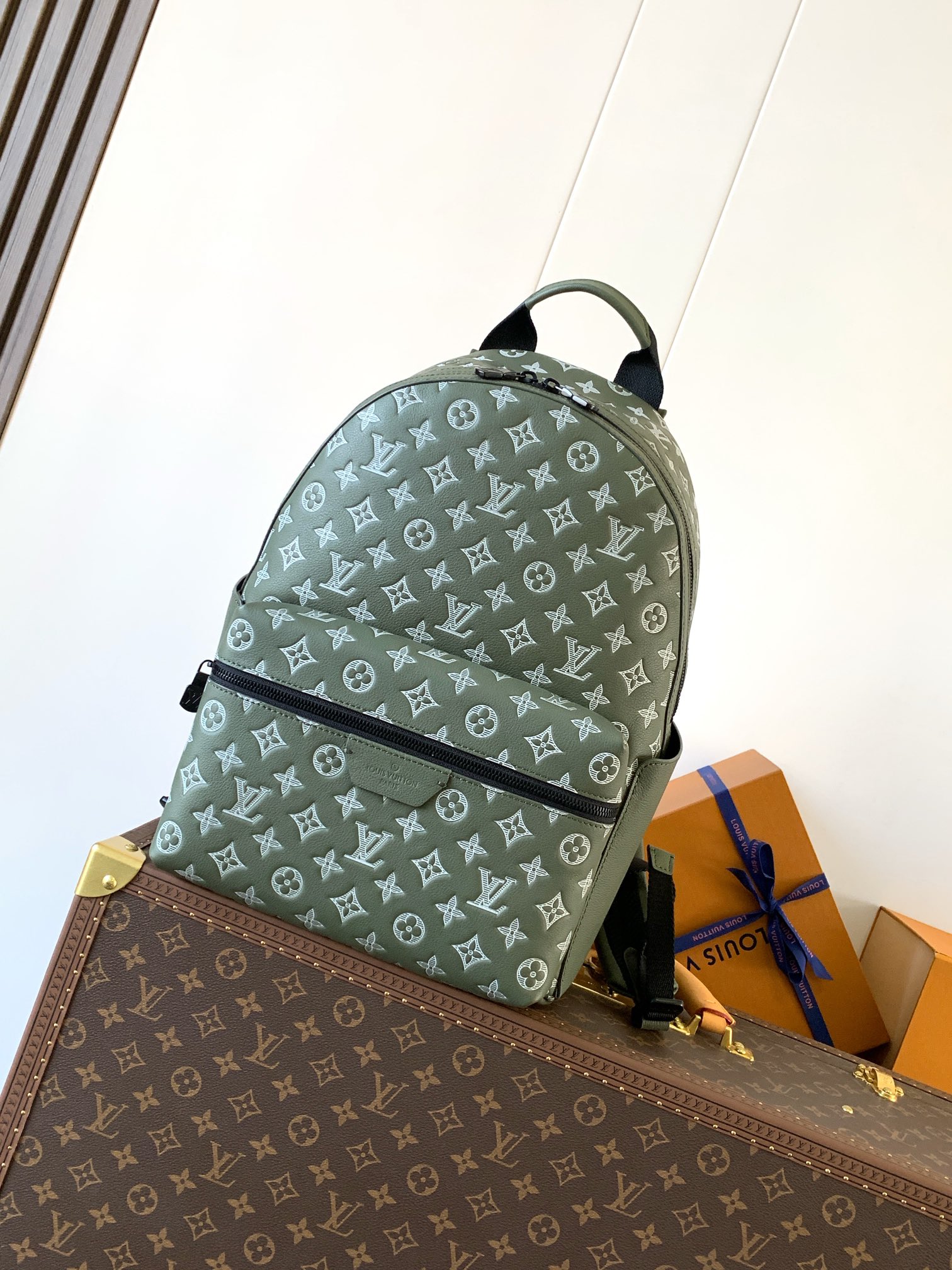 Discovery Backpack Pm Monogram Shadow Olive Green M12463