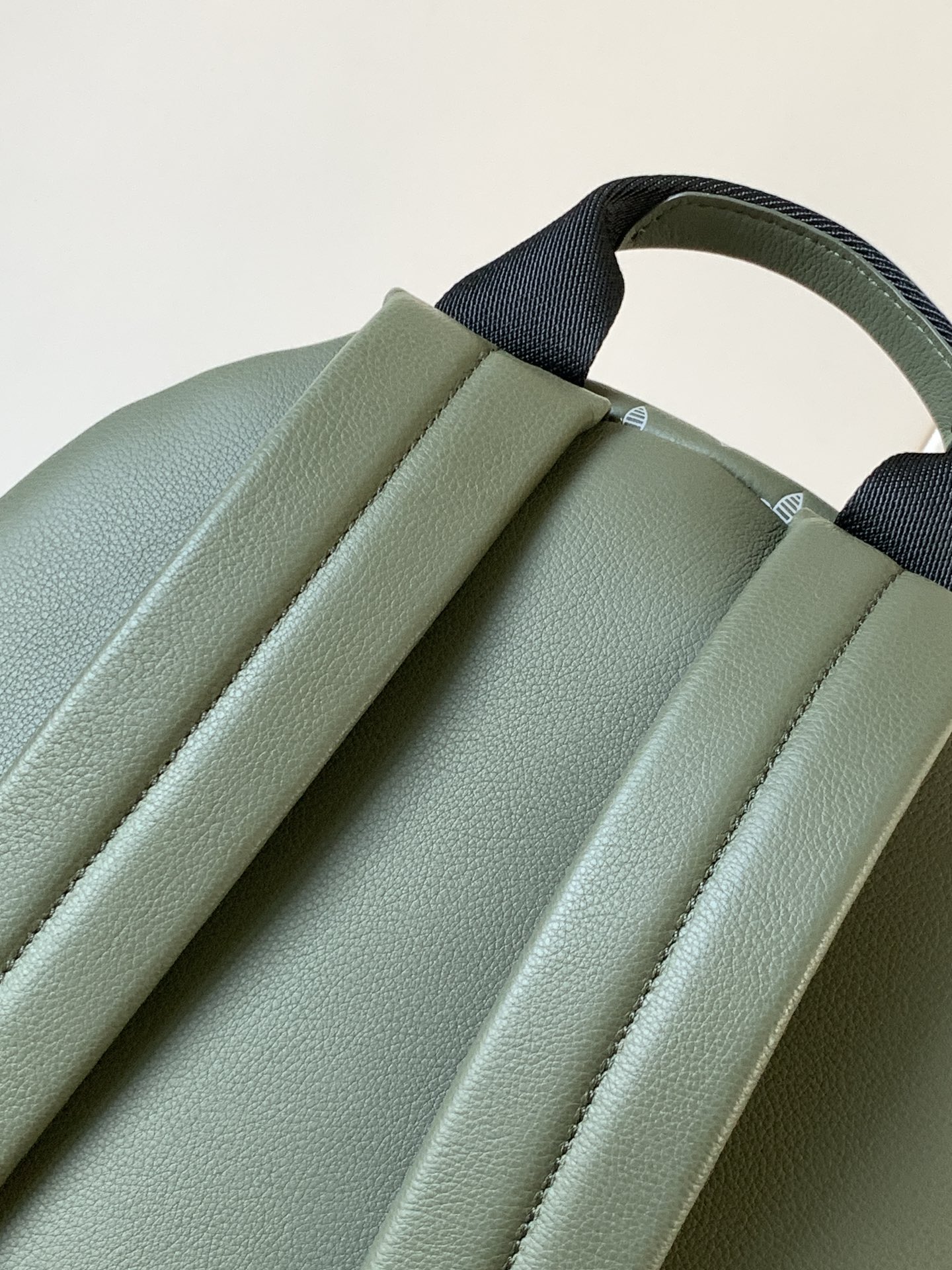 Discovery Backpack Pm Monogram Shadow Olive Green M12463