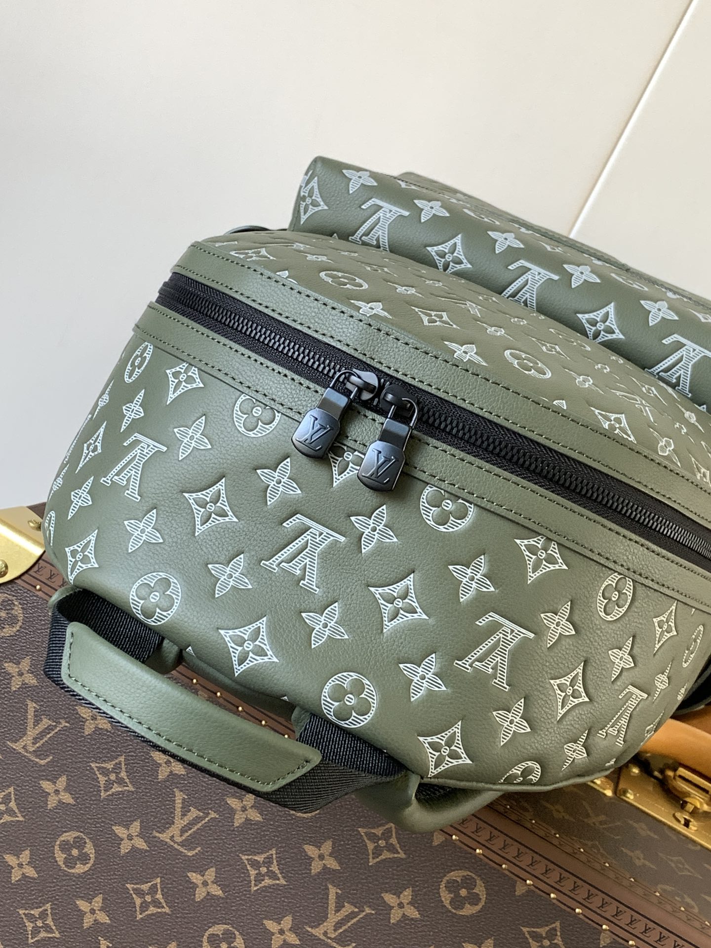 Discovery Backpack Pm Monogram Shadow Olive Green M12463