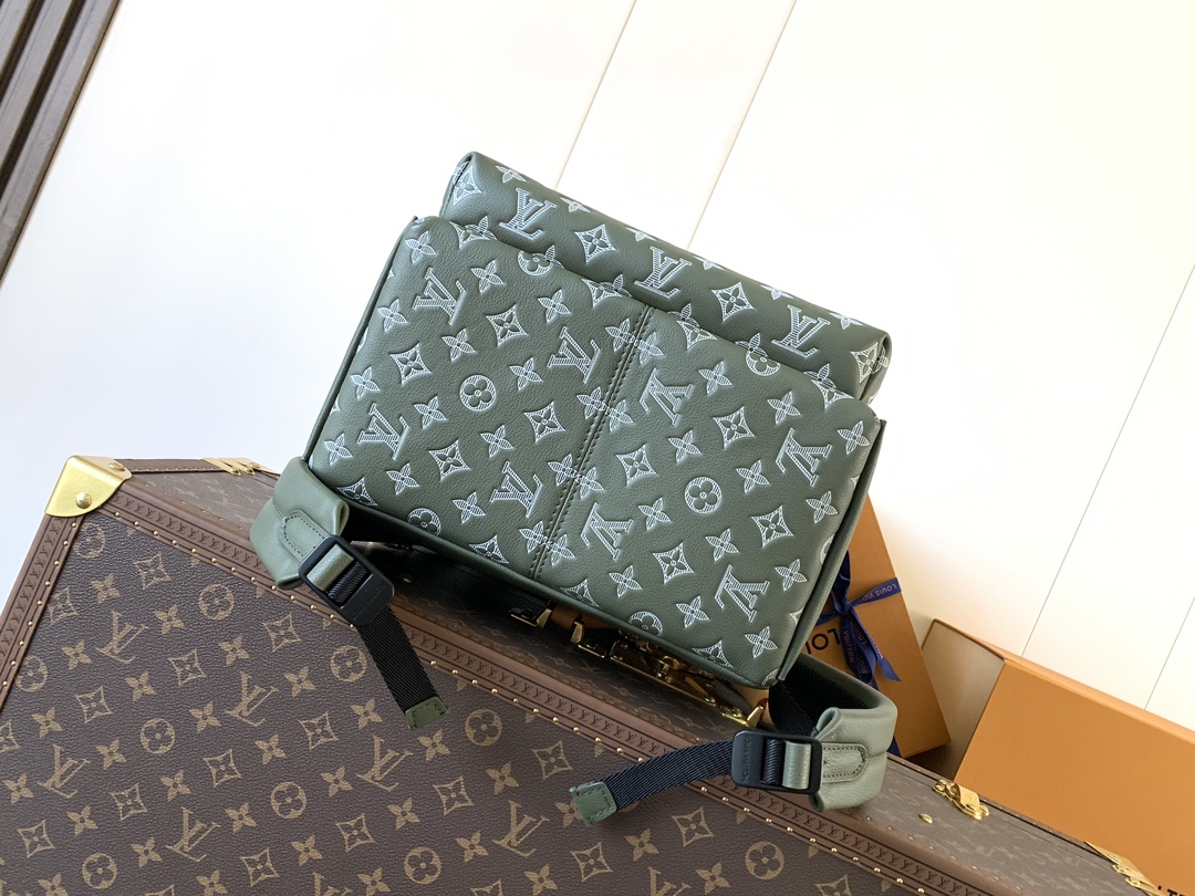 Discovery Backpack Pm Monogram Shadow Olive Green M12463