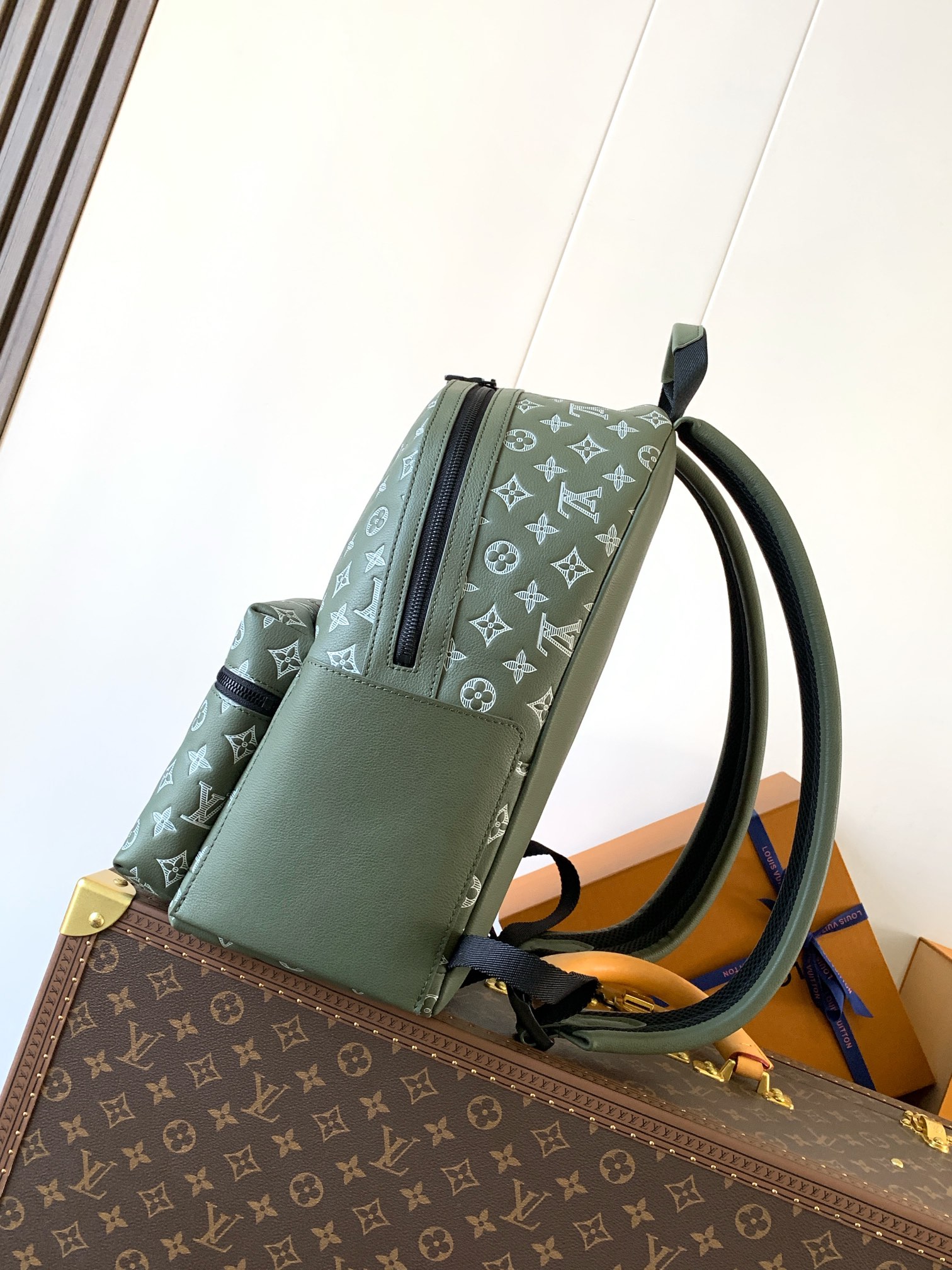 Discovery Backpack Pm Monogram Shadow Olive Green M12463