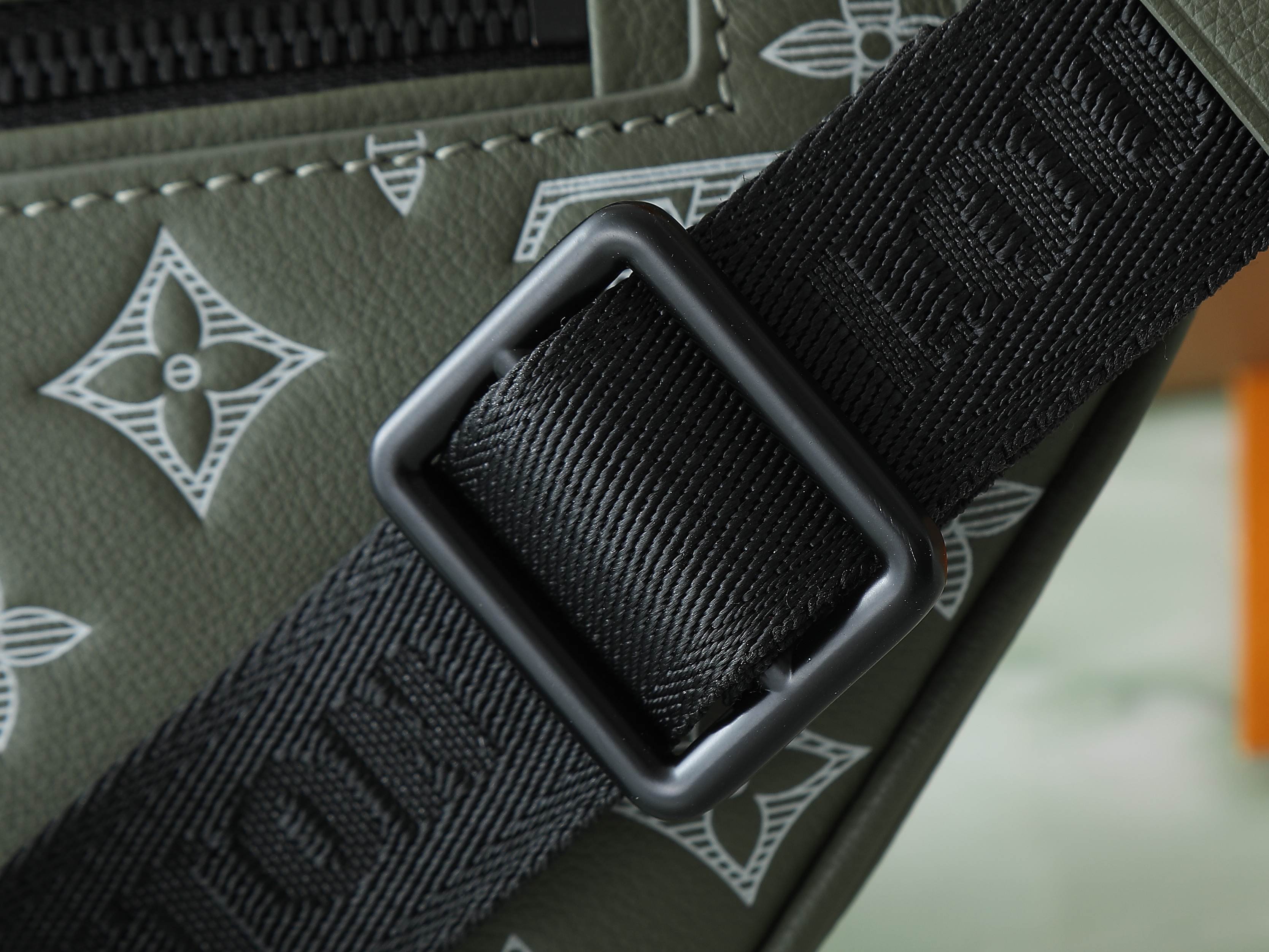Discovery Bumbag G65 Monogram Shadow Olive Green M12508