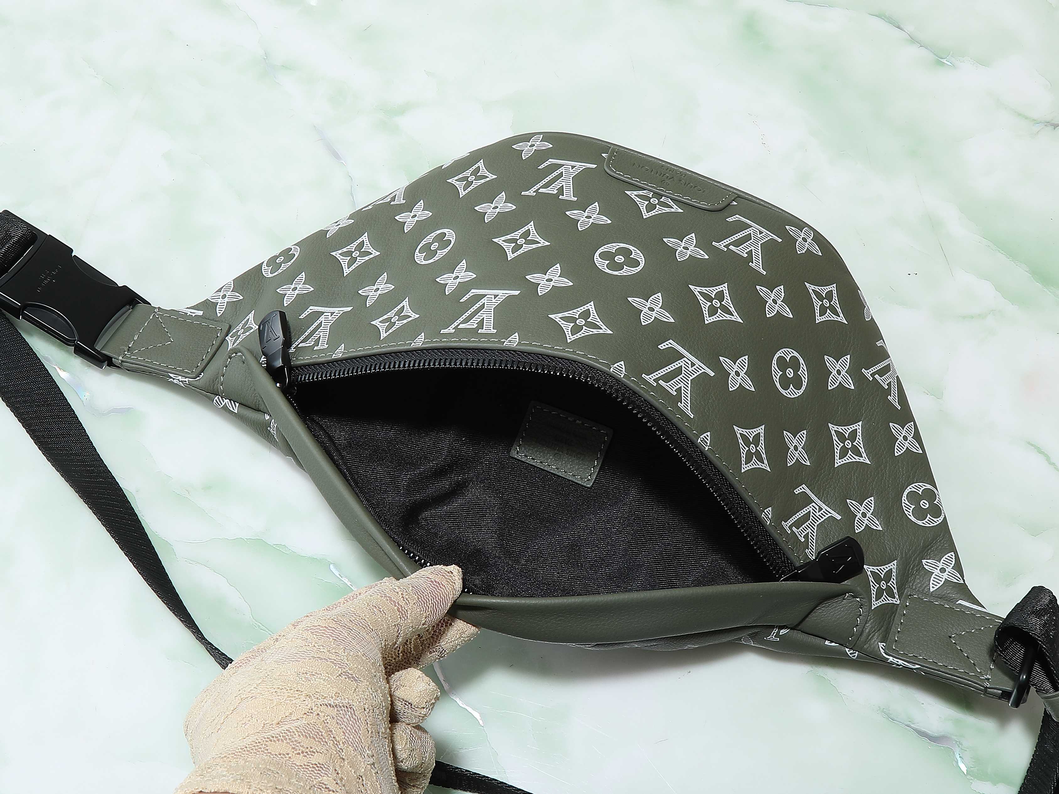 Discovery Bumbag G65 Monogram Shadow Olive Green M12508