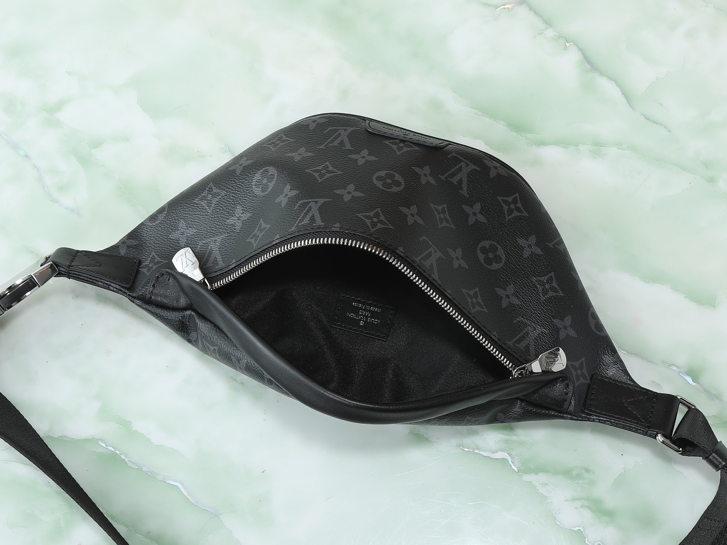 Discovery Bumbag Pm Monogram Eclipse Black M46035