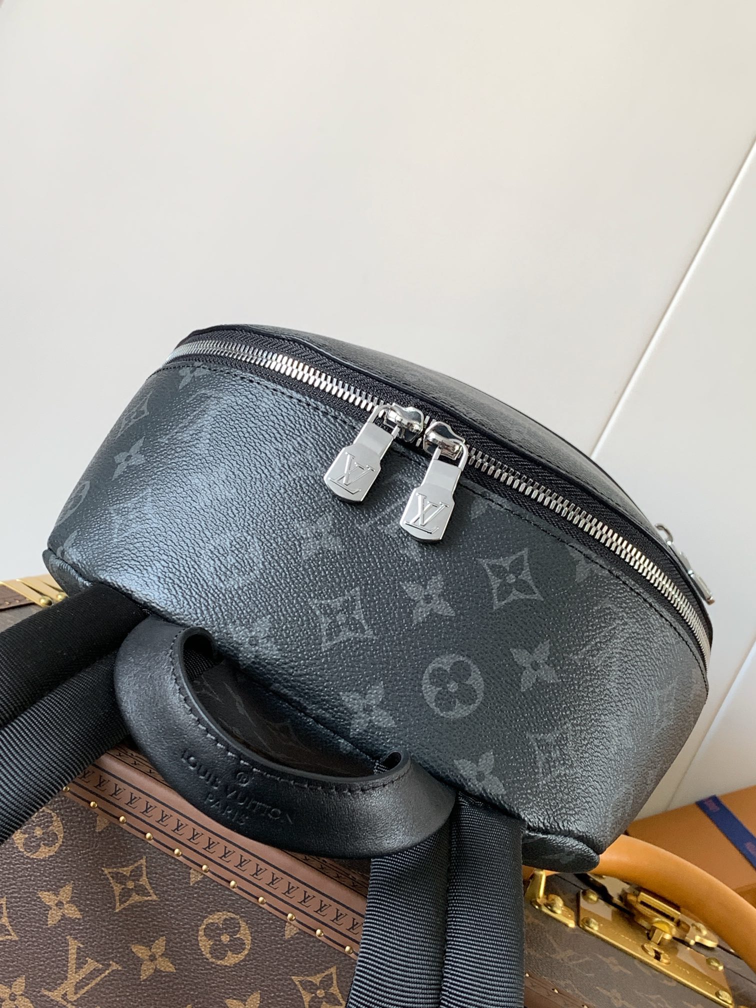 Discovery Slim Backpack Monogram Eclipse M14020