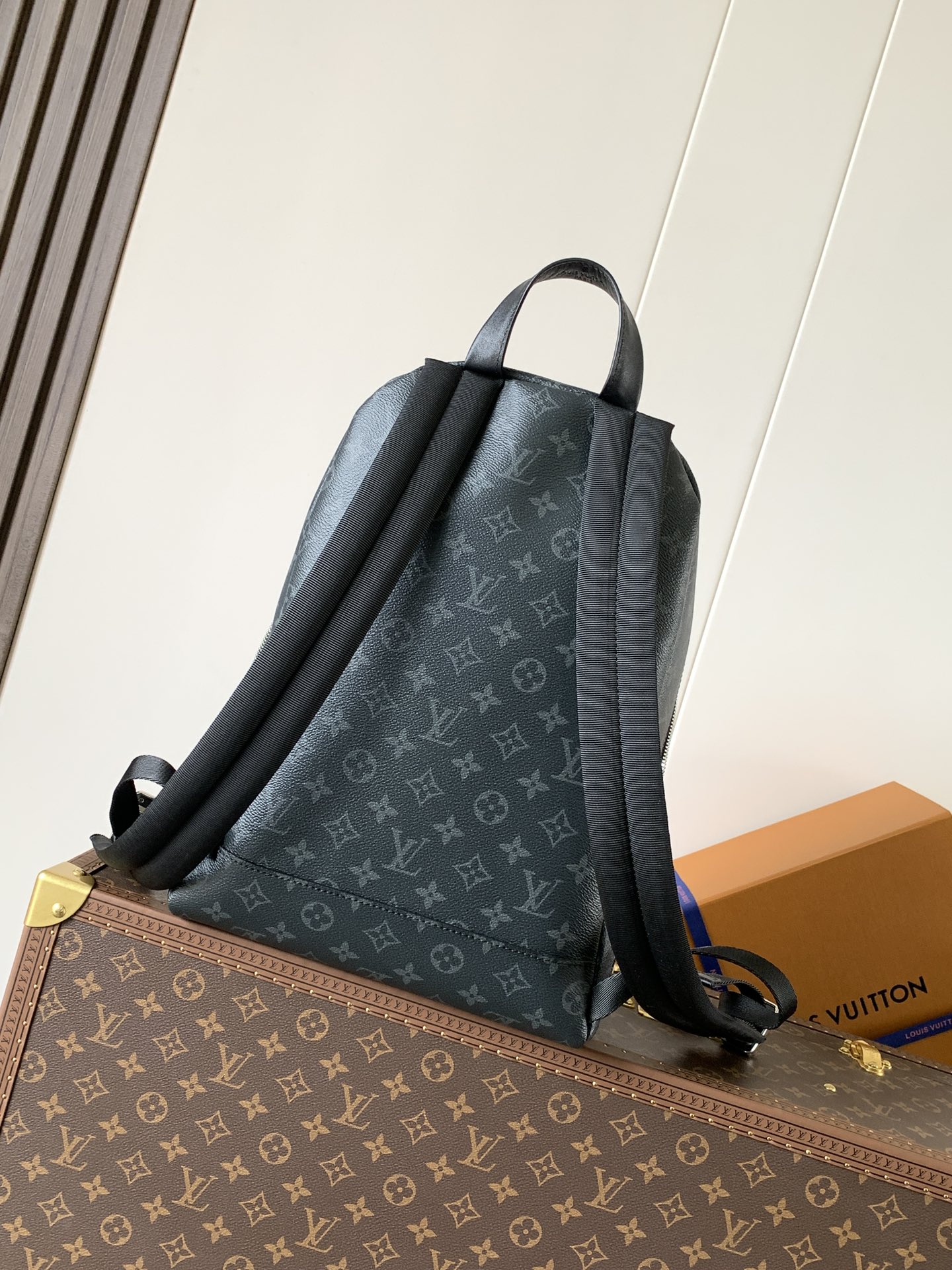 Discovery Slim Backpack Monogram Eclipse M14020