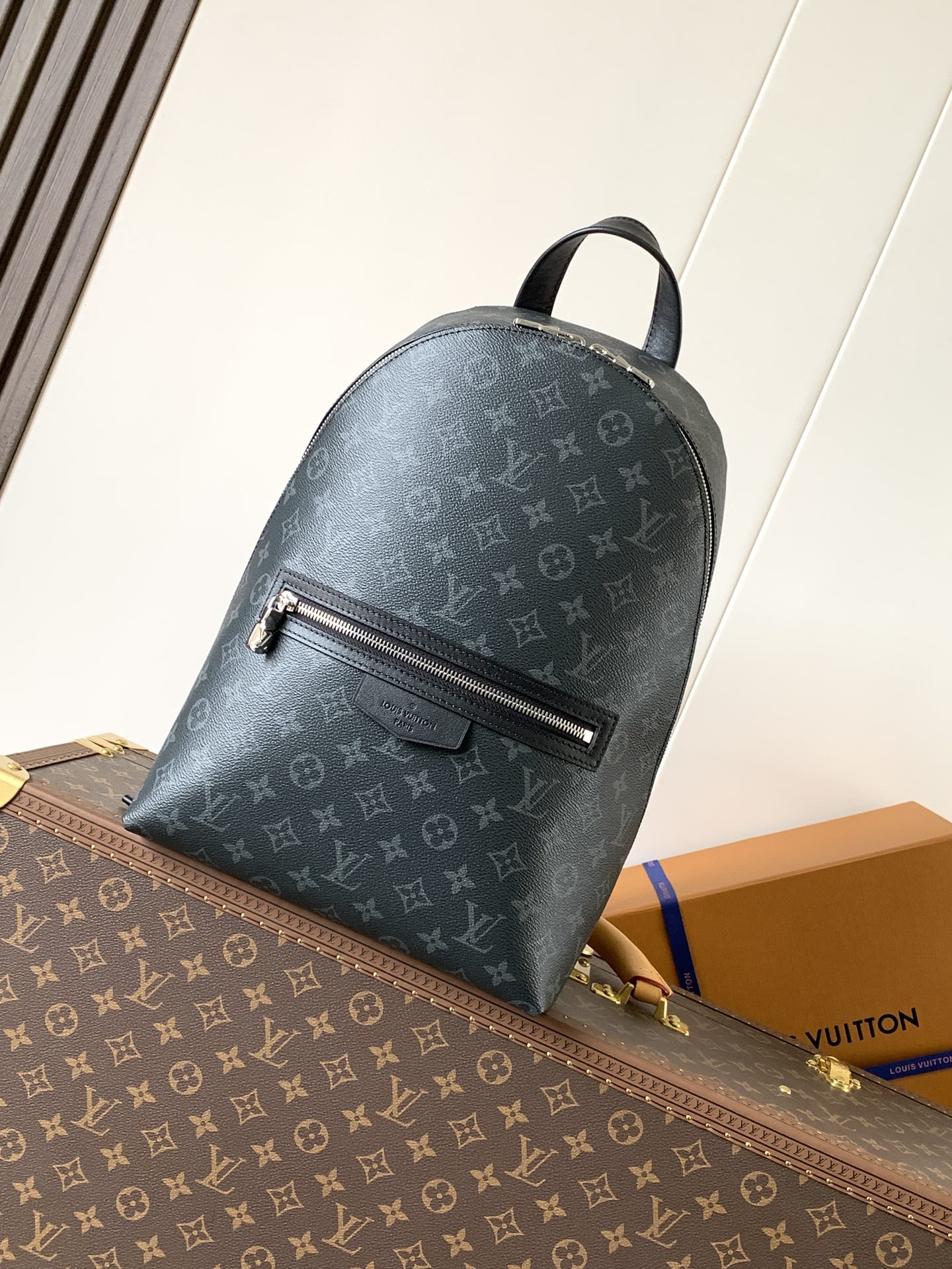 Discovery Slim Backpack Monogram Eclipse M14020