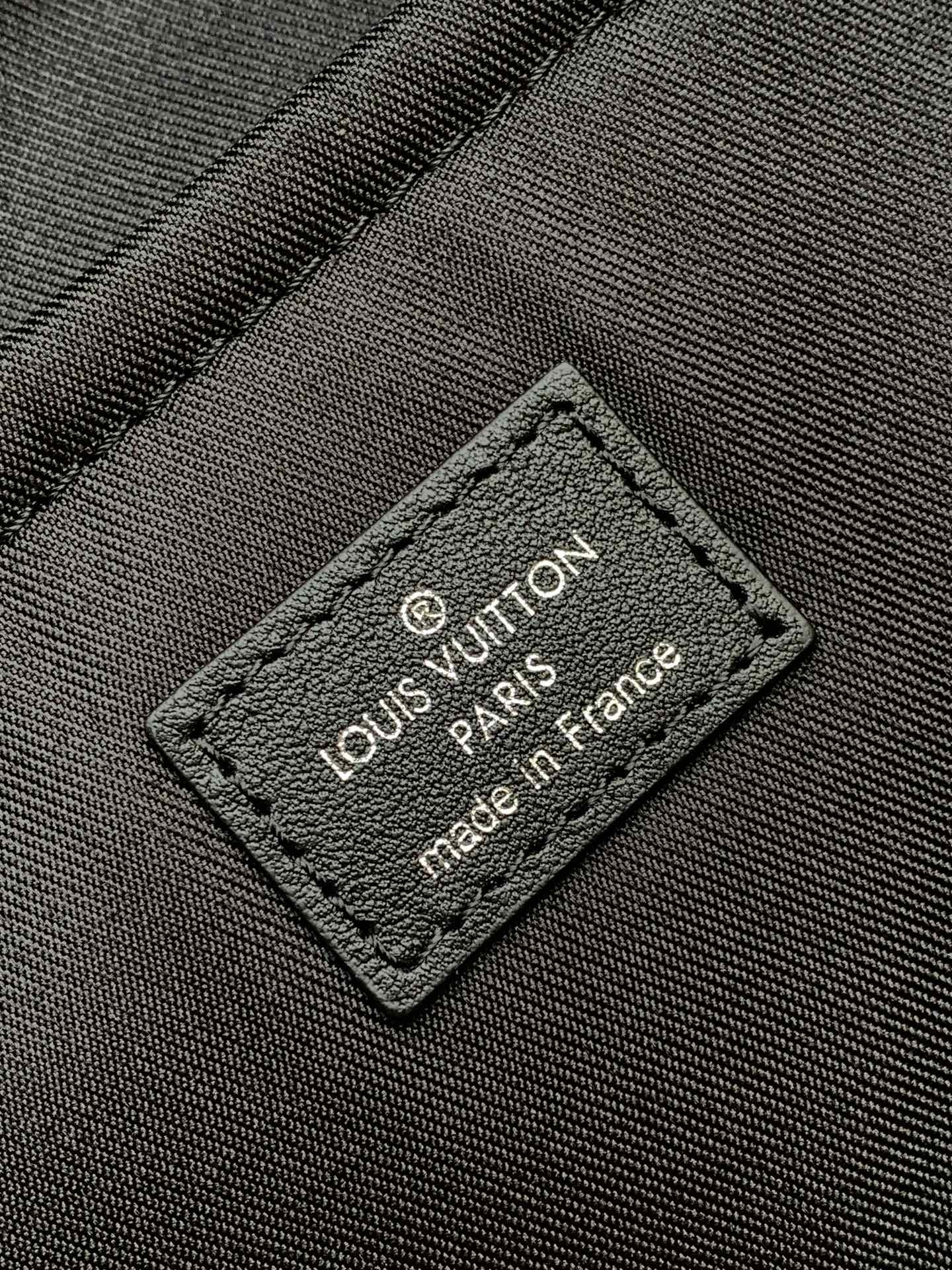 Discovery Slim Backpack Monogram Eclipse M14020