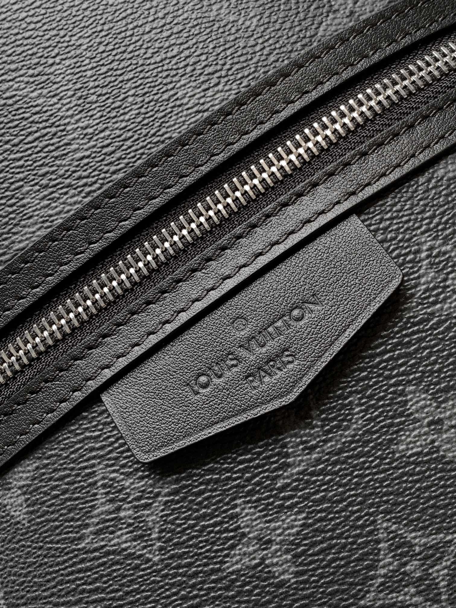 Discovery Slim Backpack Monogram Eclipse M14020