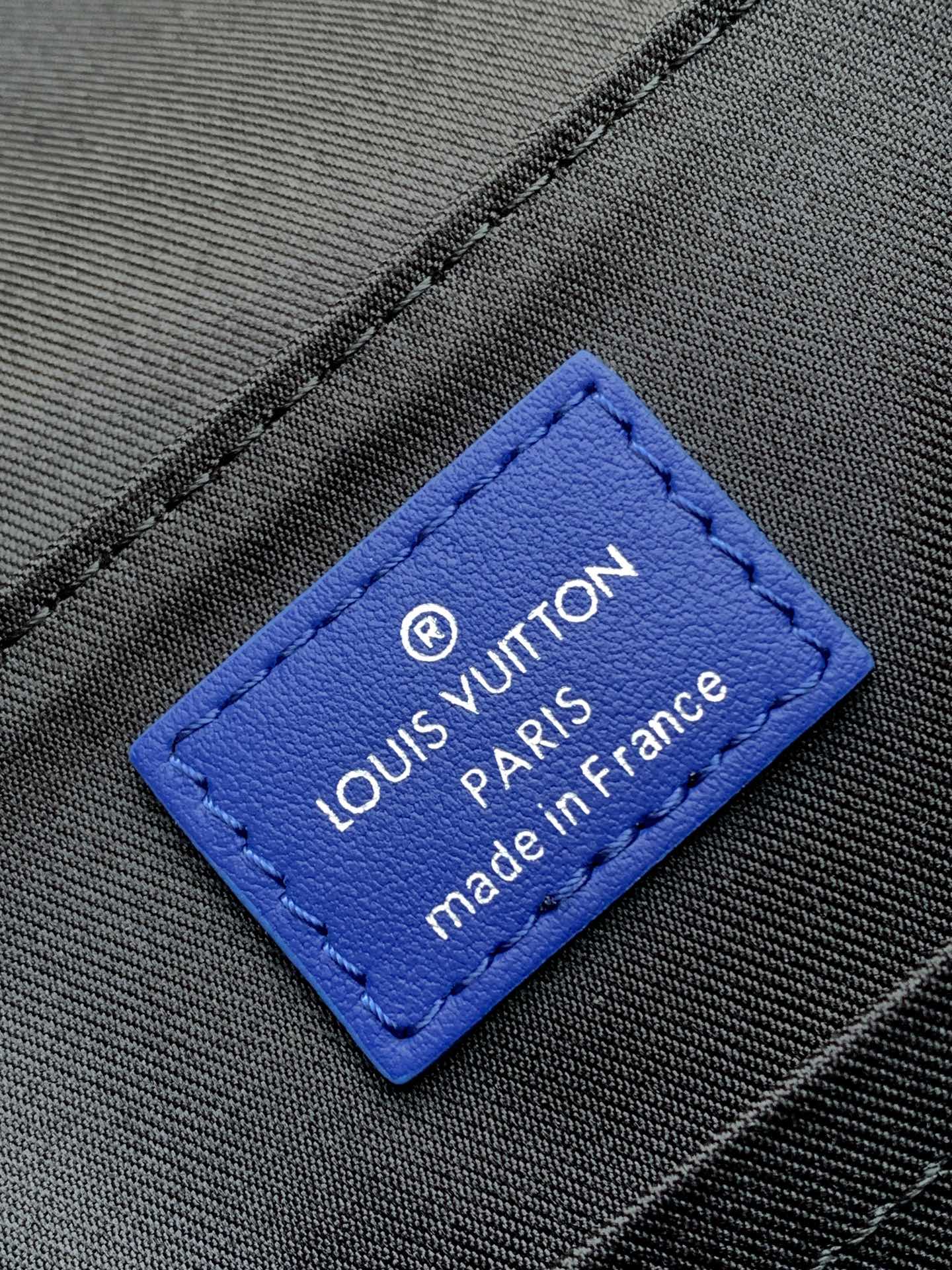 District Messenger Bag Monogram Eclipse Indigo Blue N00085